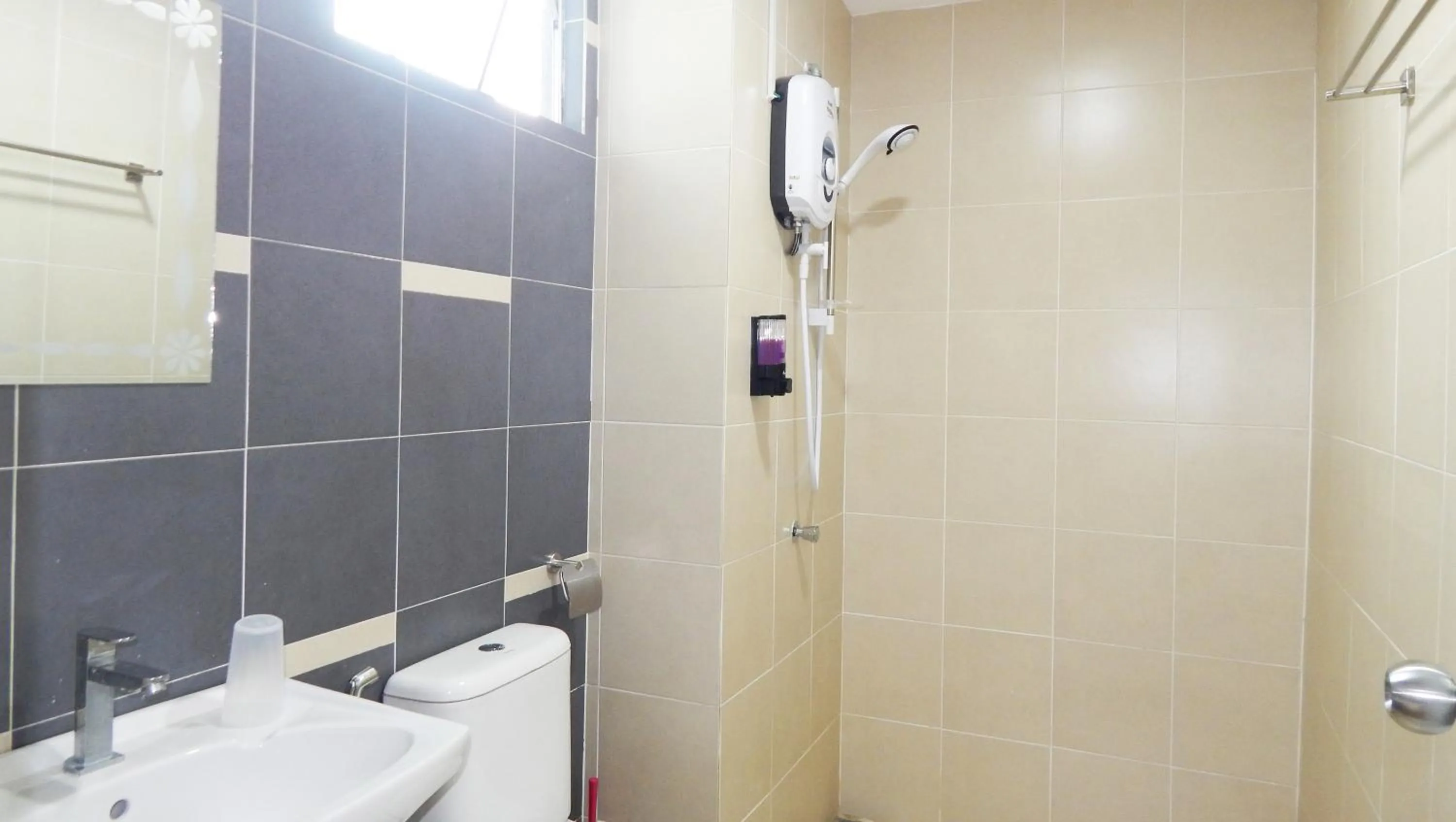 Toilet in Wadi Iman Guesthouse @ i-City