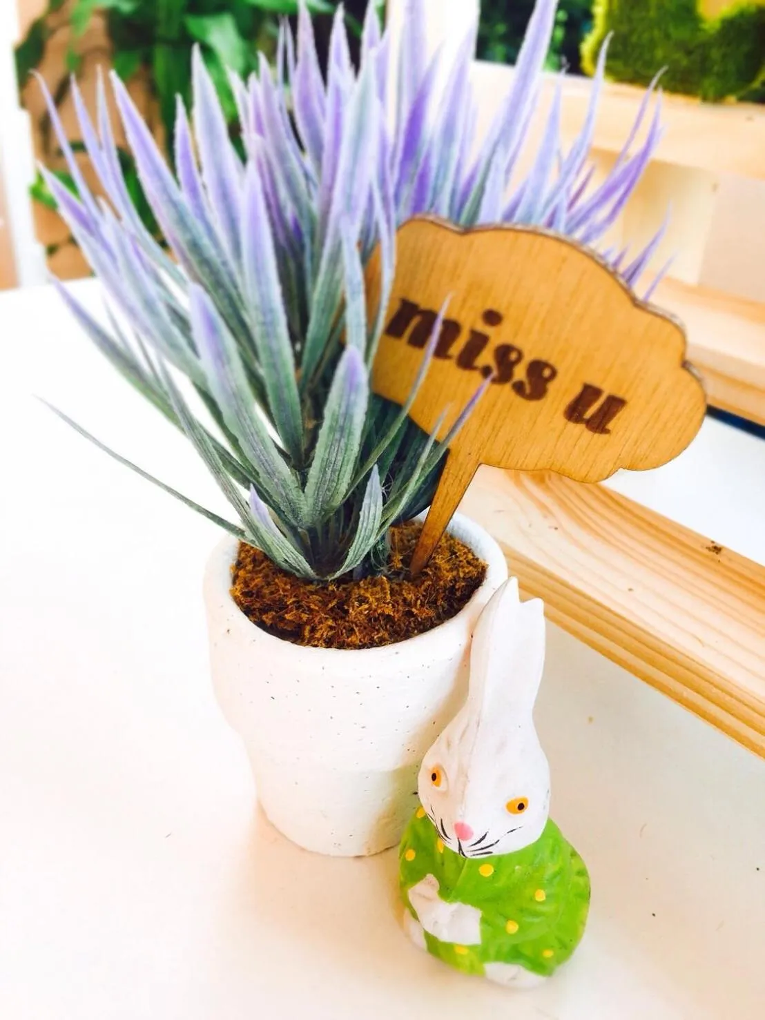 Restaurant/places to eat in NT House