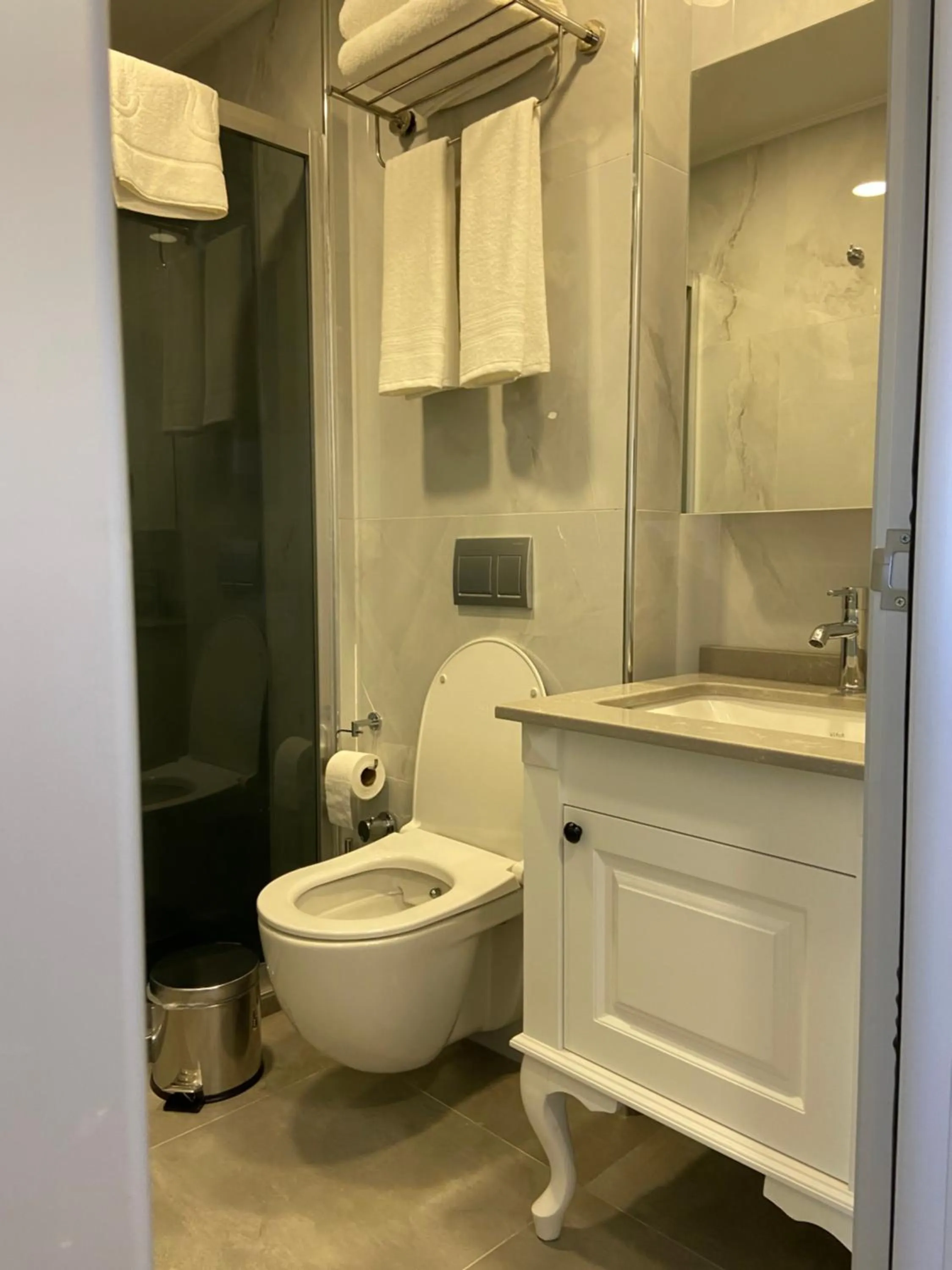 Shower in Istanbul Town Hotel