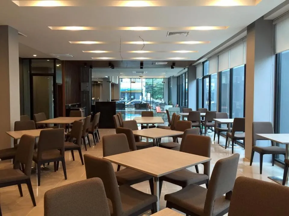 Restaurant/places to eat in Leosor Hotel