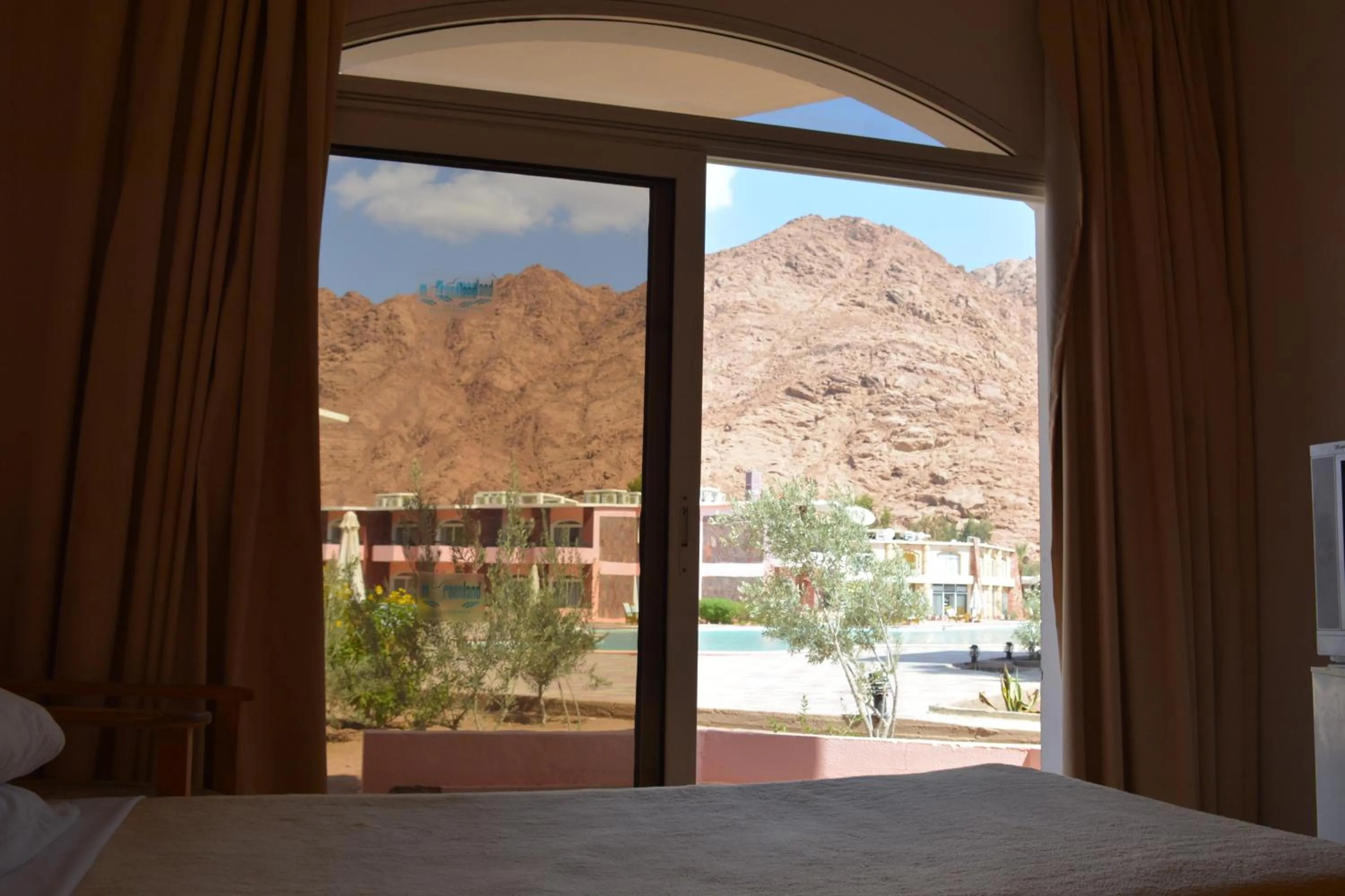 Mountain view, Bed in Morgenland Holly Village