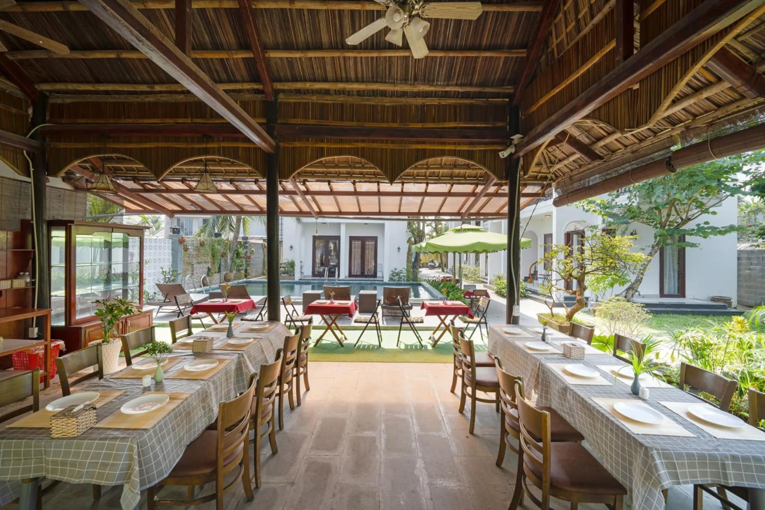 Restaurant/places to eat in Ony Retreat Villas
