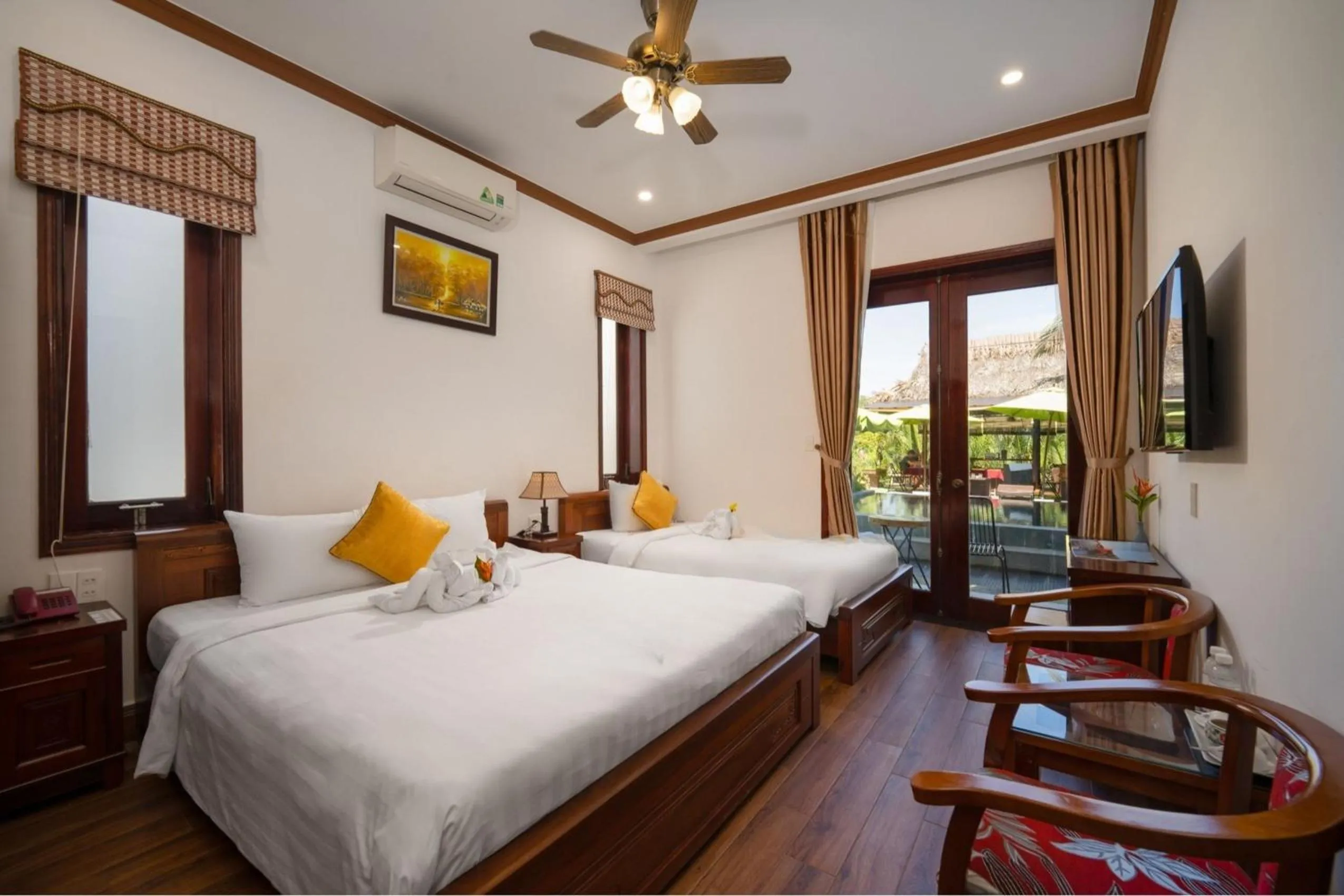 Communal lounge/ TV room, Bed in Ony Retreat Villas