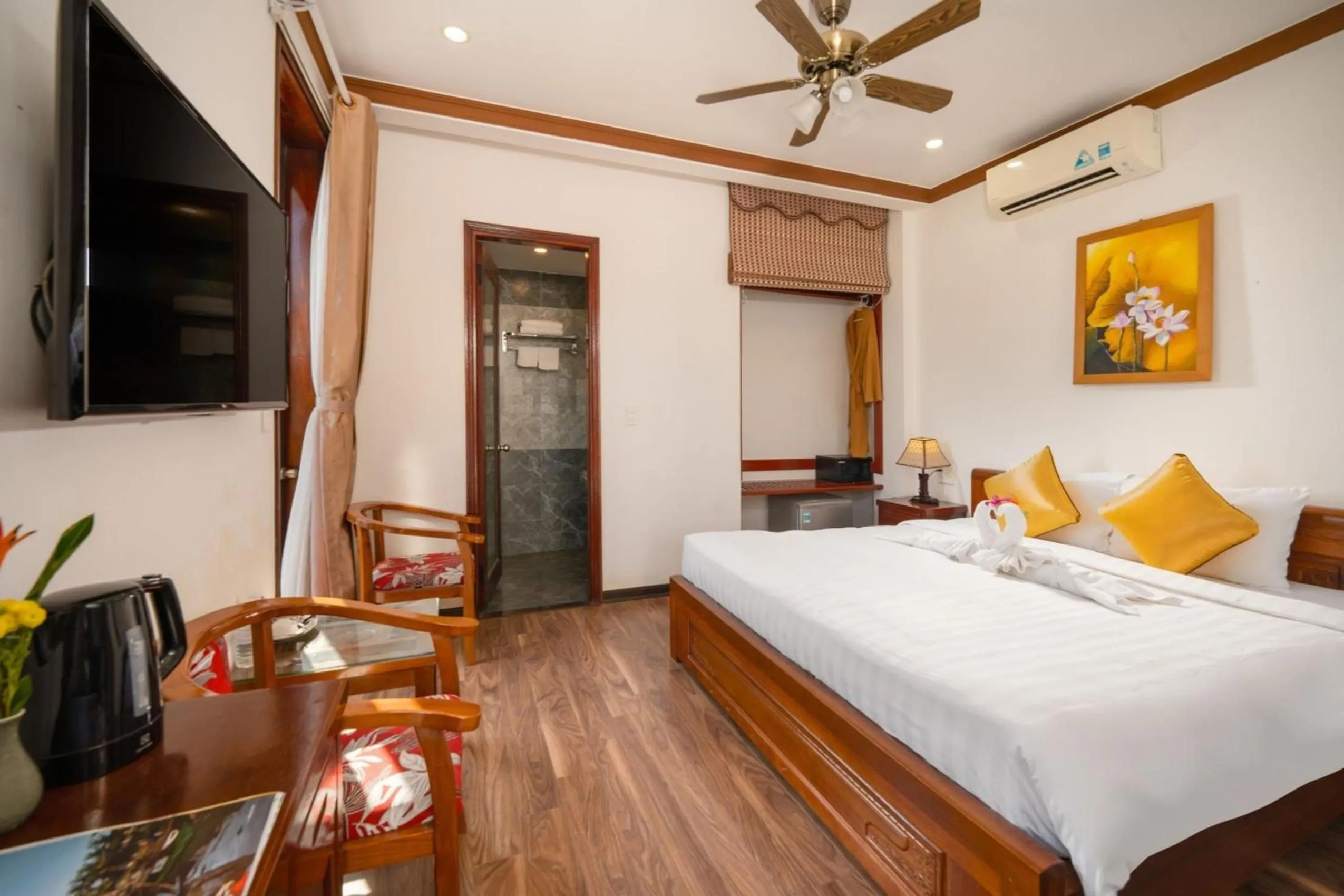 Communal lounge/ TV room, Bed in Ony Retreat Villas