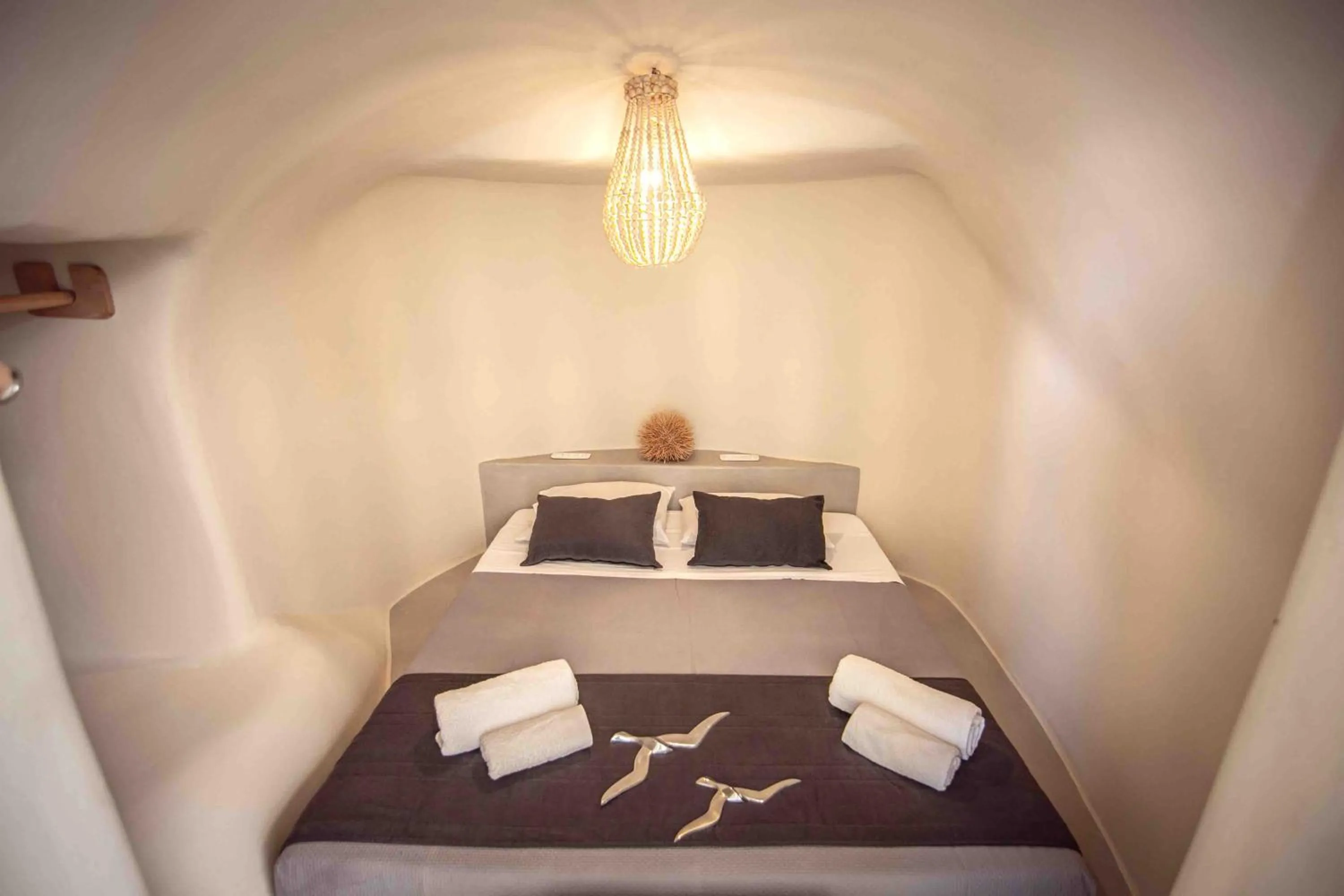 Bed in Santorini Villas