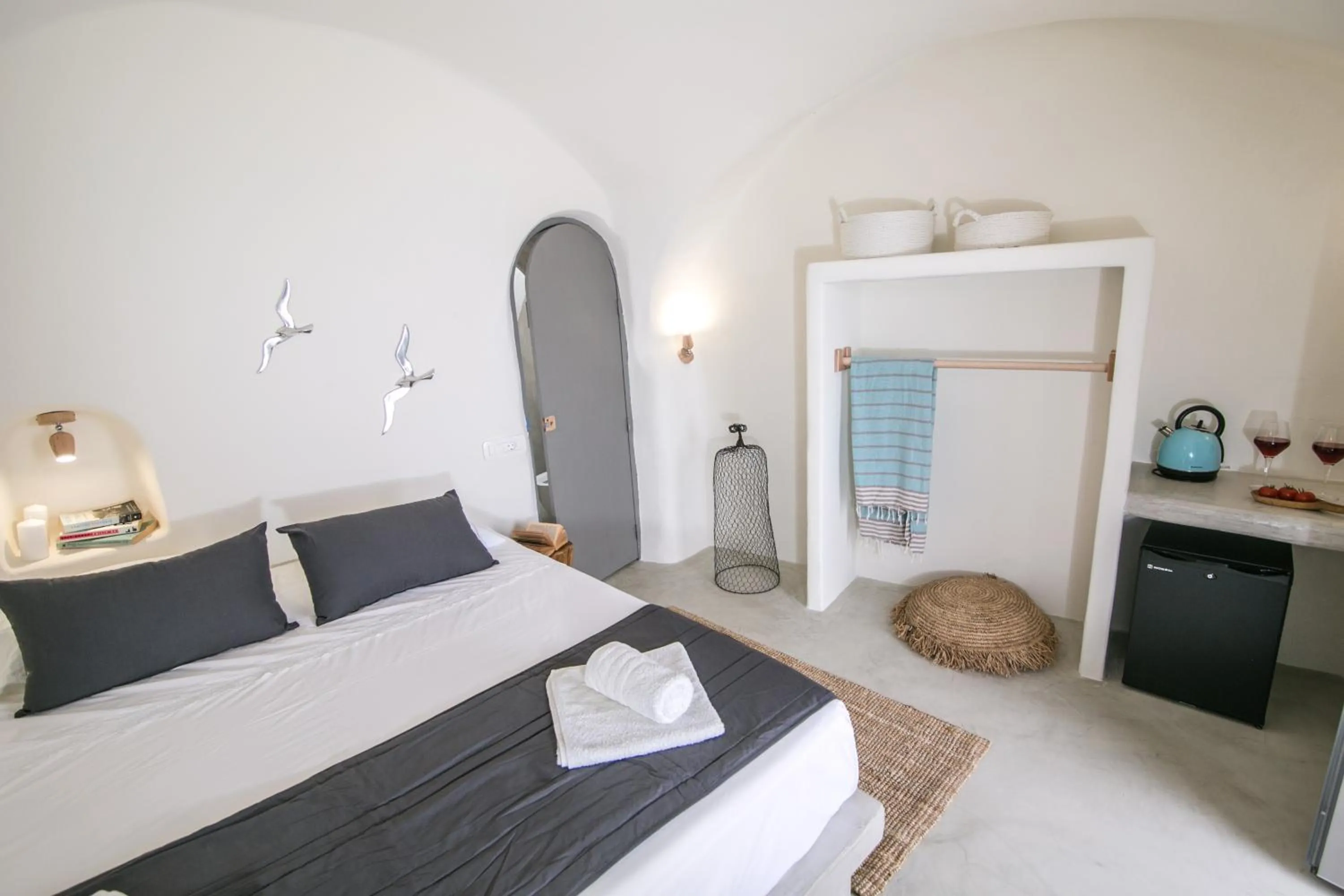 Photo of the whole room, Bed in Santorini Villas