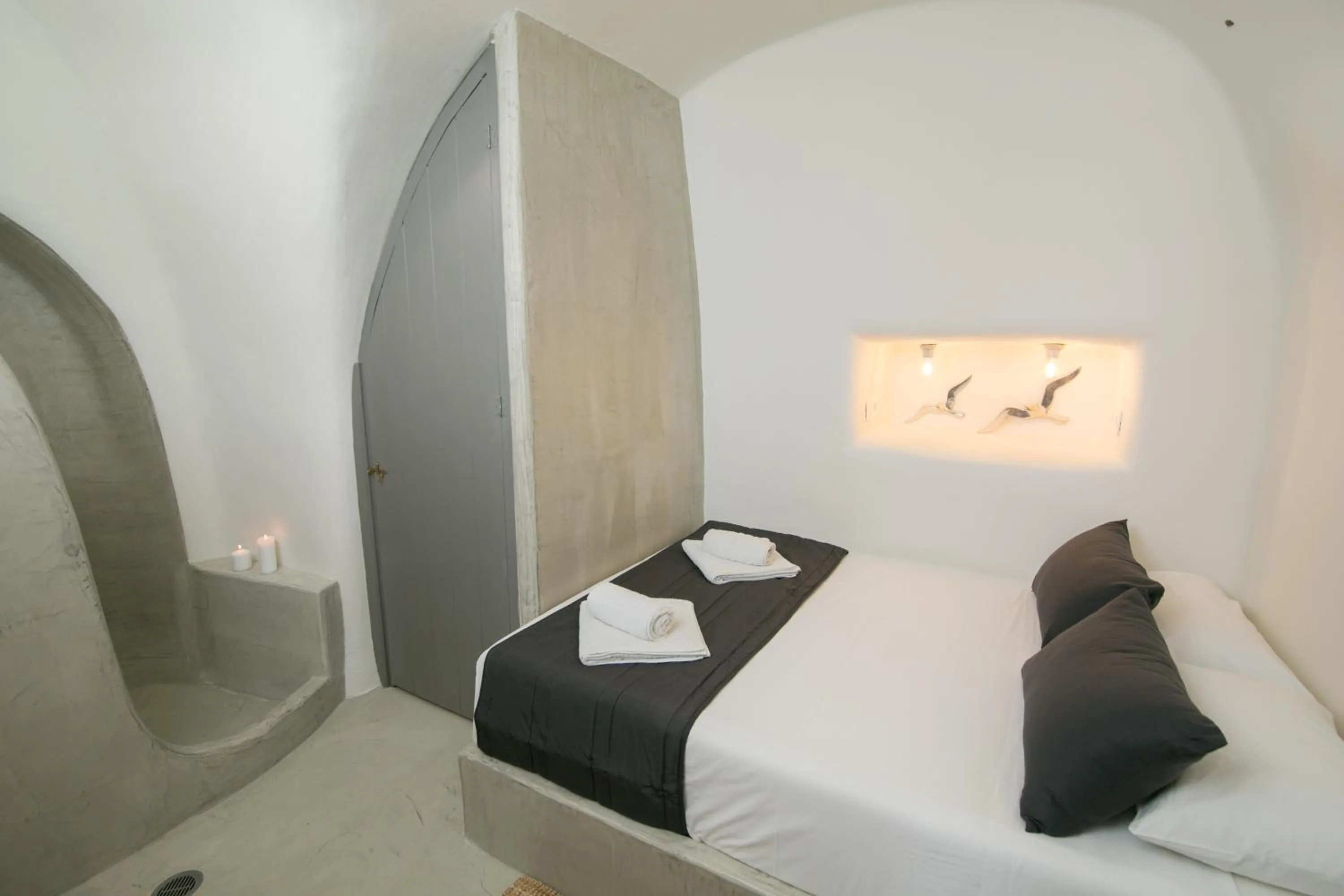 Bed in Santorini Villas