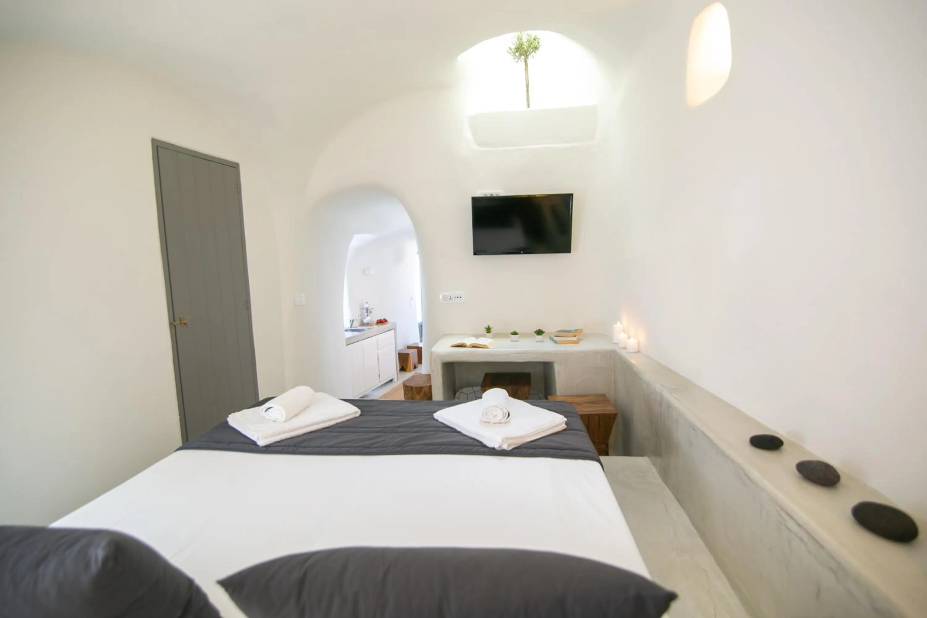 Bed in Santorini Villas
