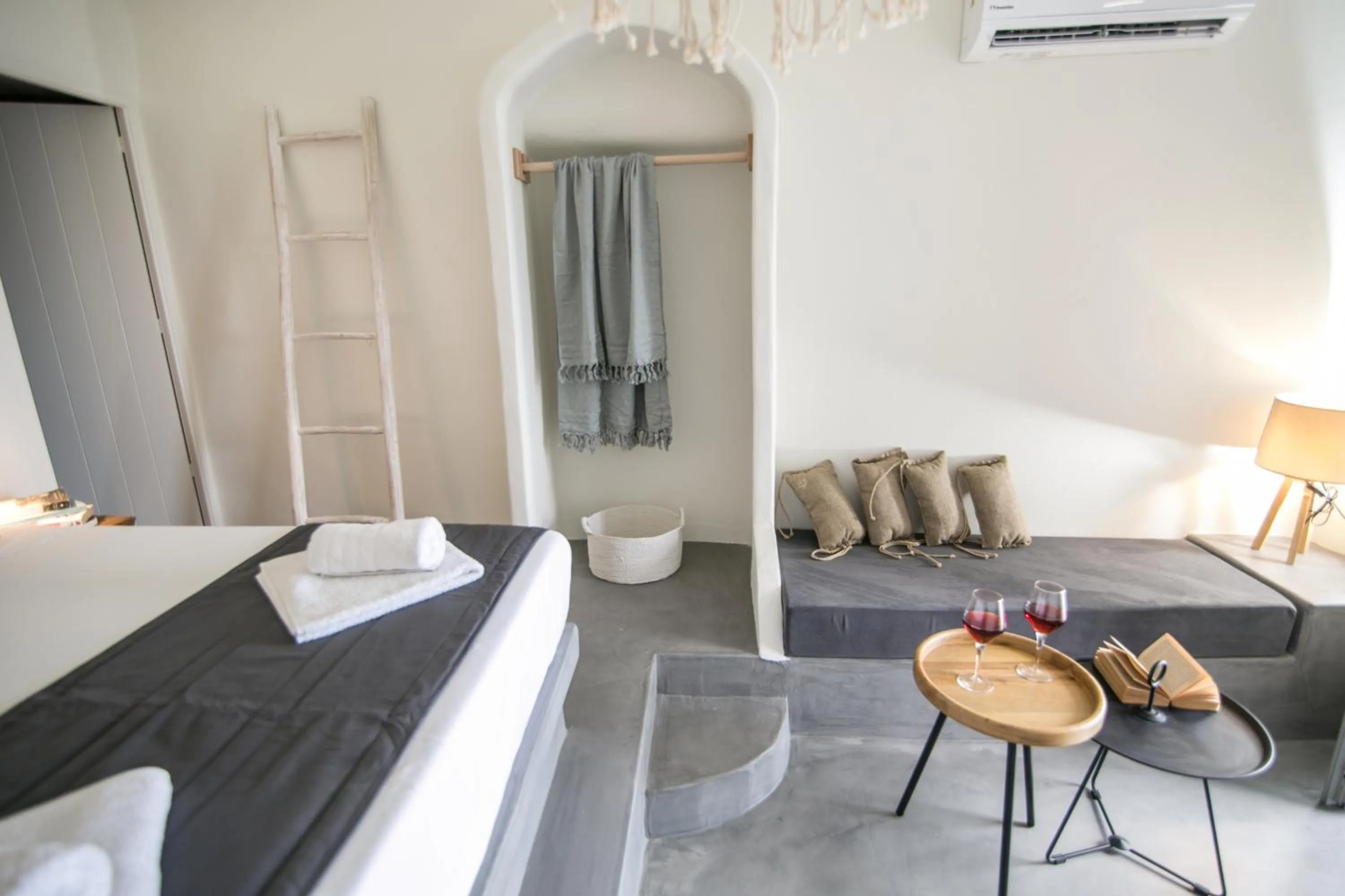 Bed in Santorini Villas