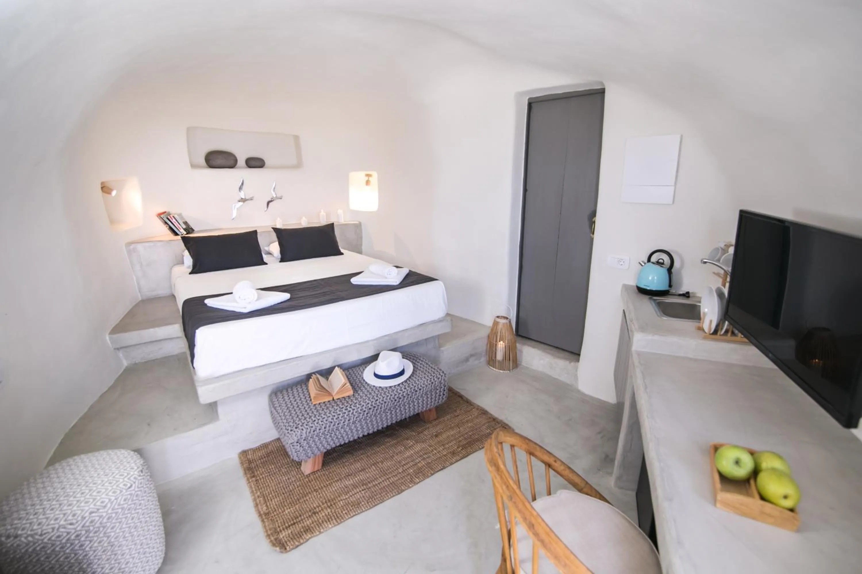 Bed in Santorini Villas