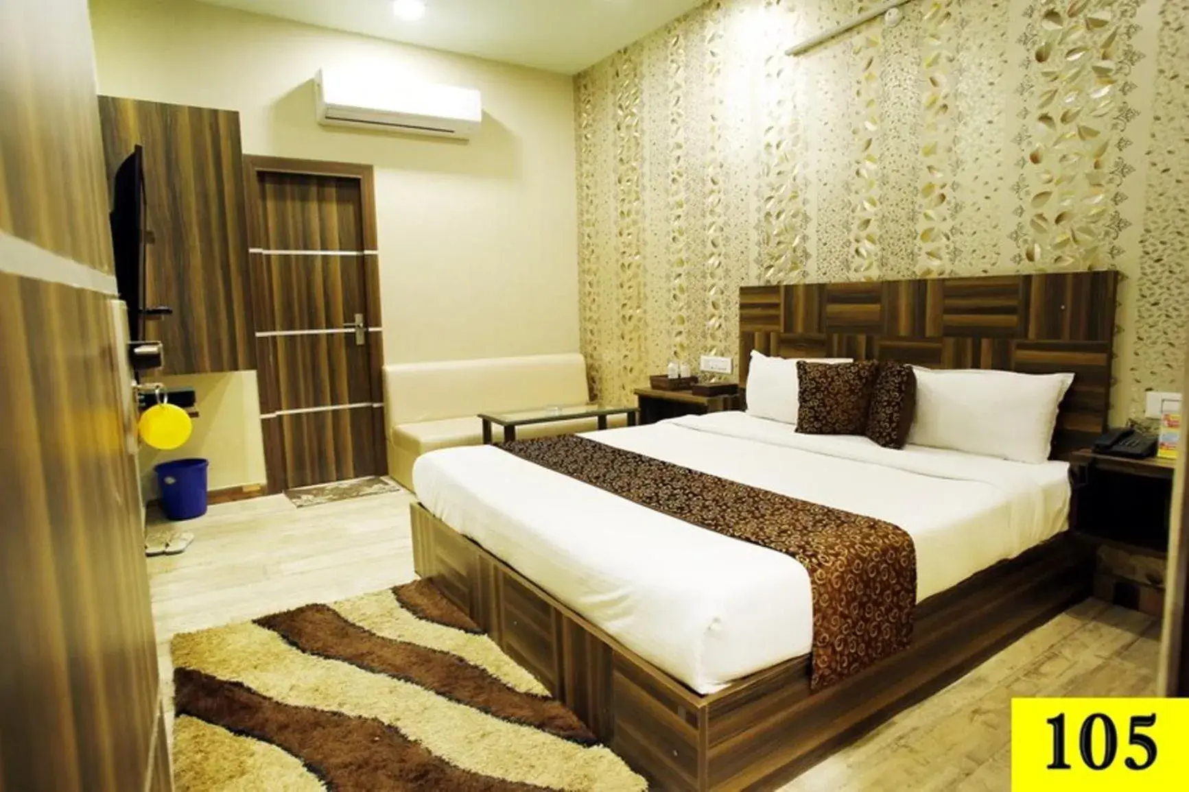 Large Double Room - single occupancy in Hotel LAVENIR Large Double Room - single occupancy in Hotel LAVENIR
