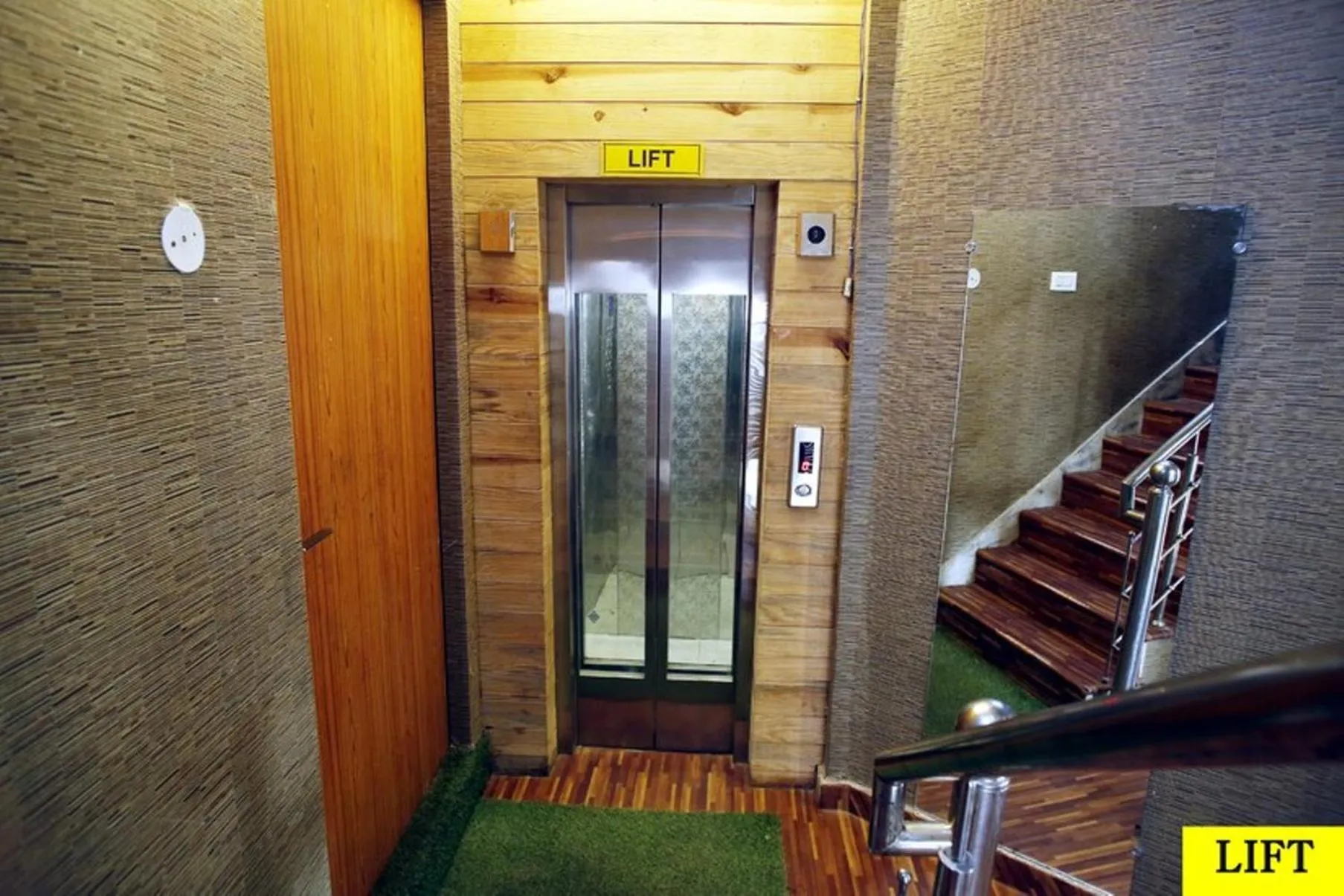 elevator in Hotel LAVENIR