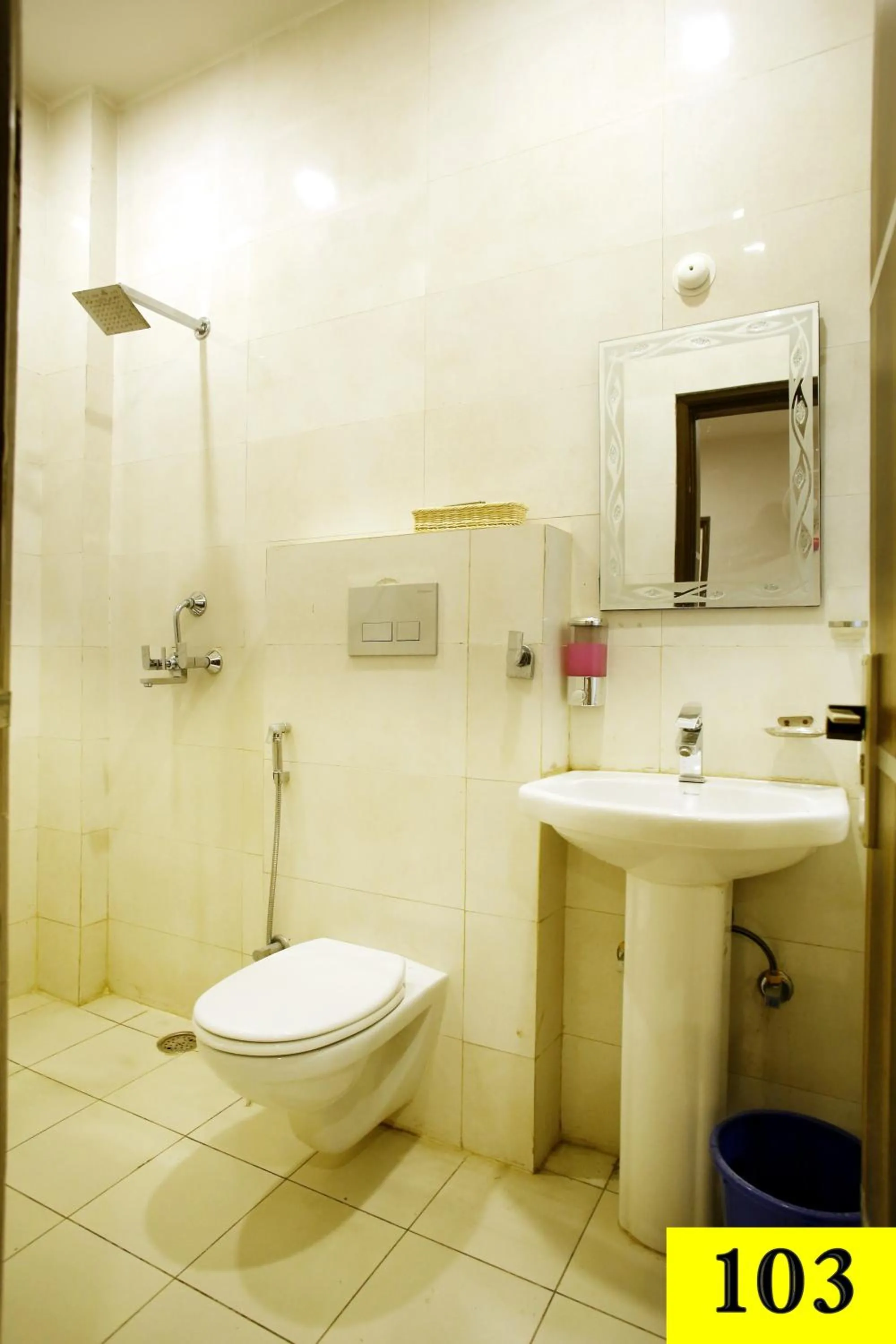 Bathroom in Hotel LAVENIR