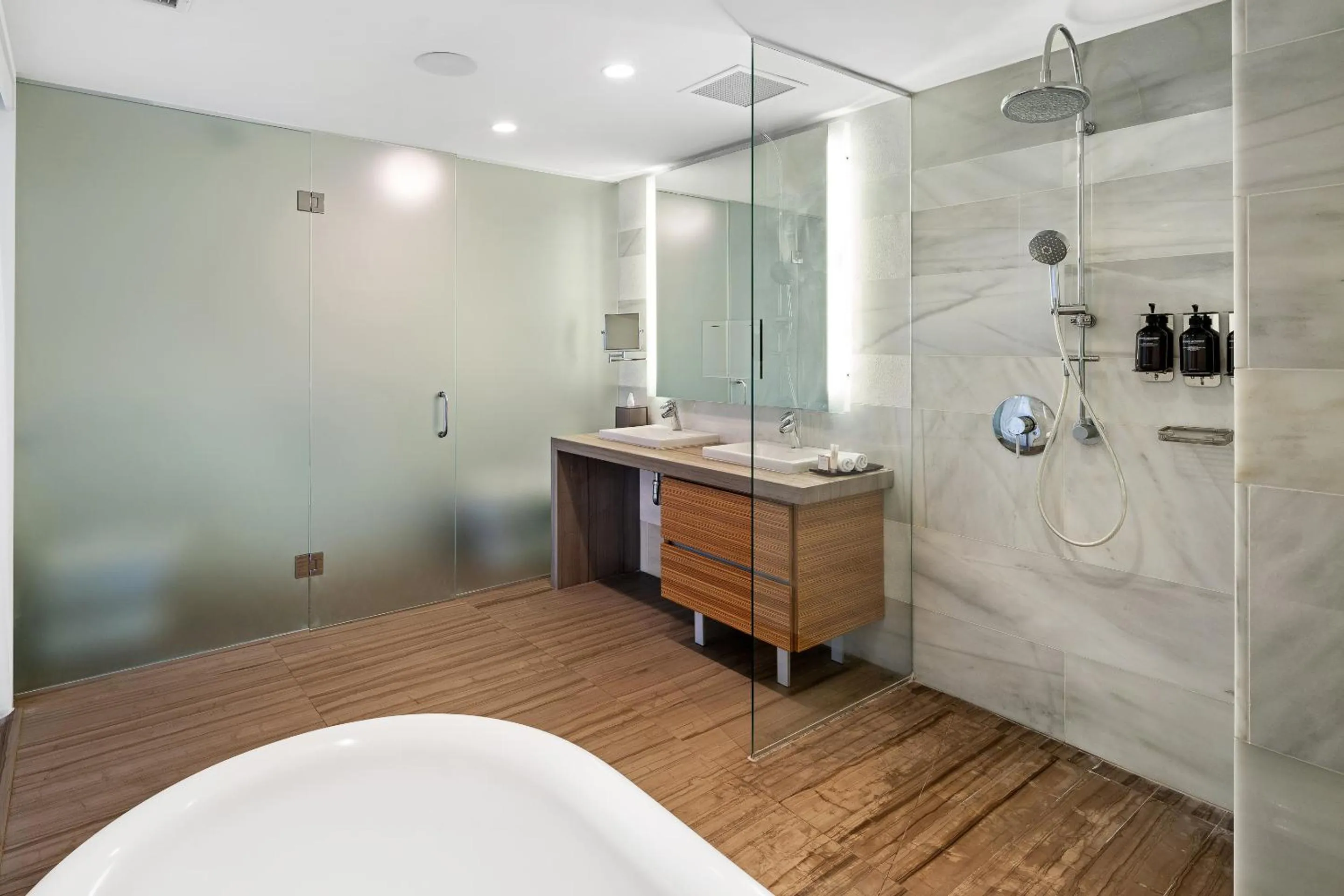 Shower in The Grayson Hotel Miami Downtown