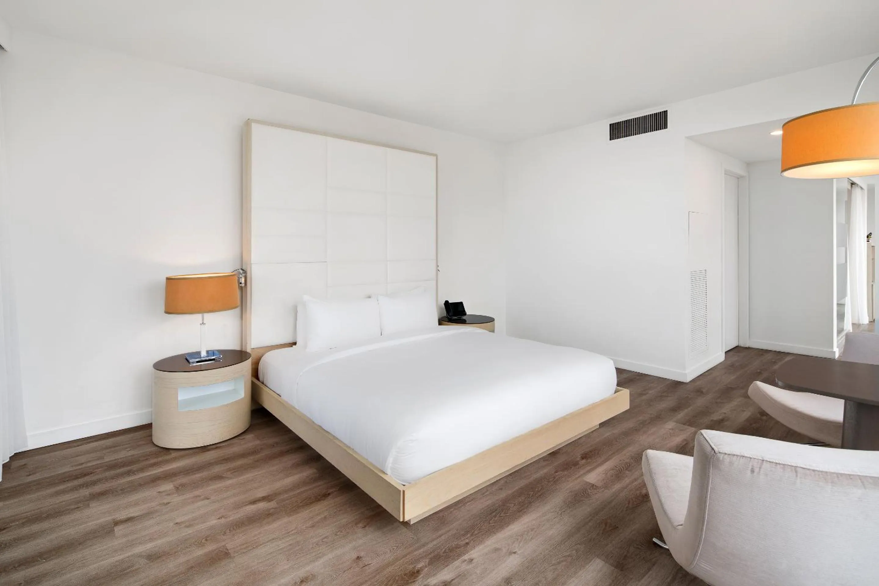 Bed in The Grayson Hotel Miami Downtown