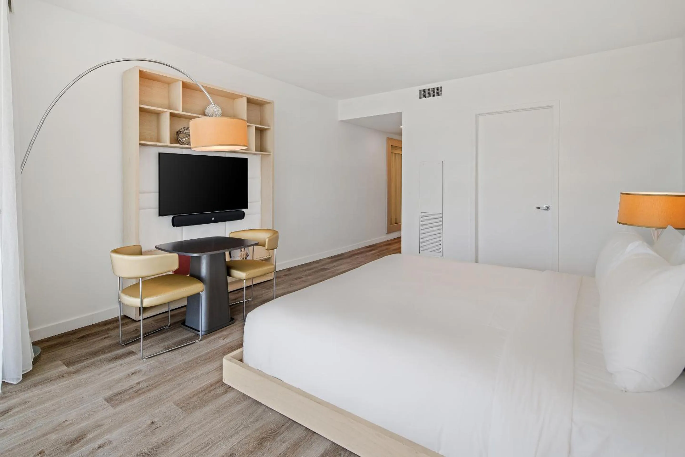 Bed in The Grayson Hotel Miami Downtown