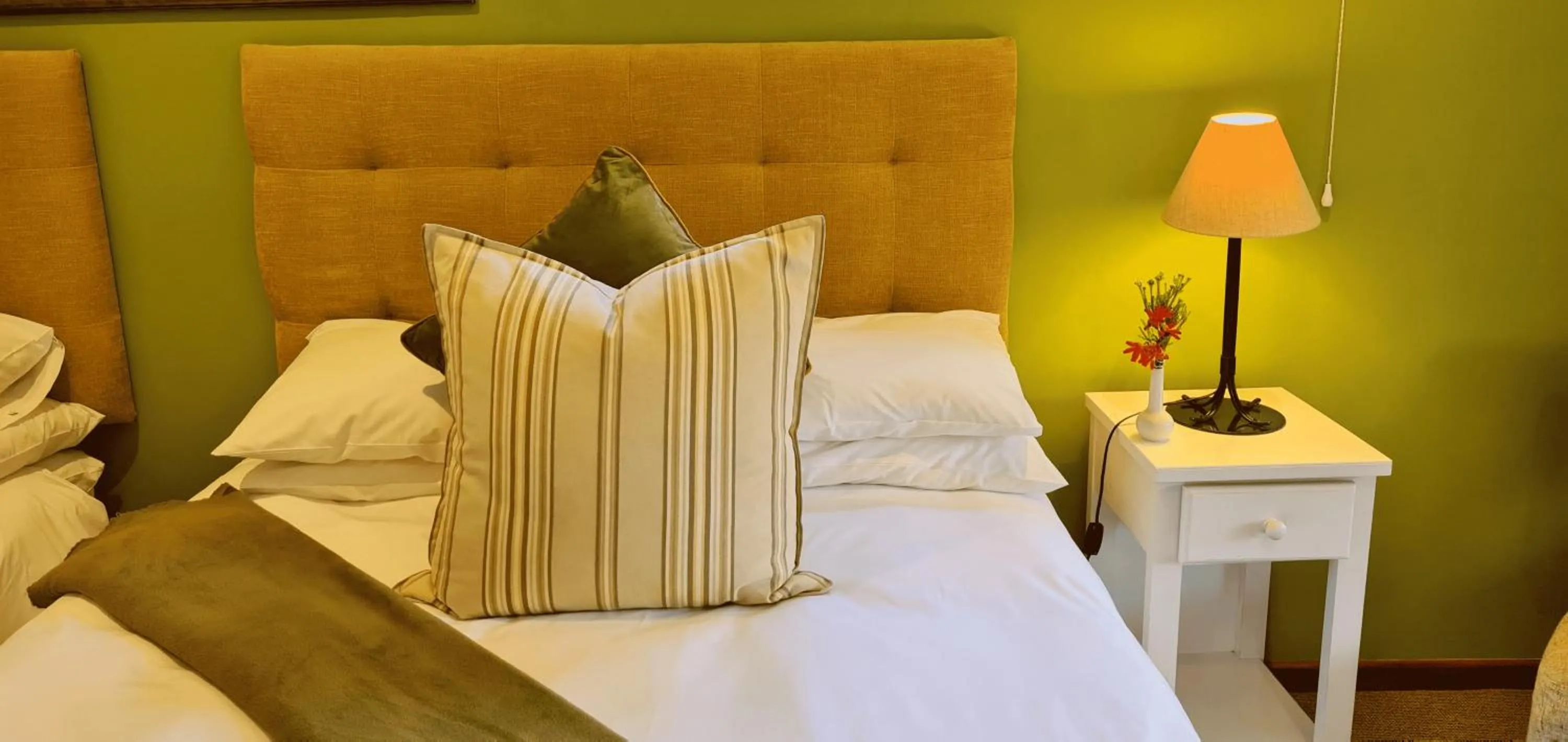 Photo of the whole room, Bed in Pumula Lodge 4 Star Guesthouse Knysna