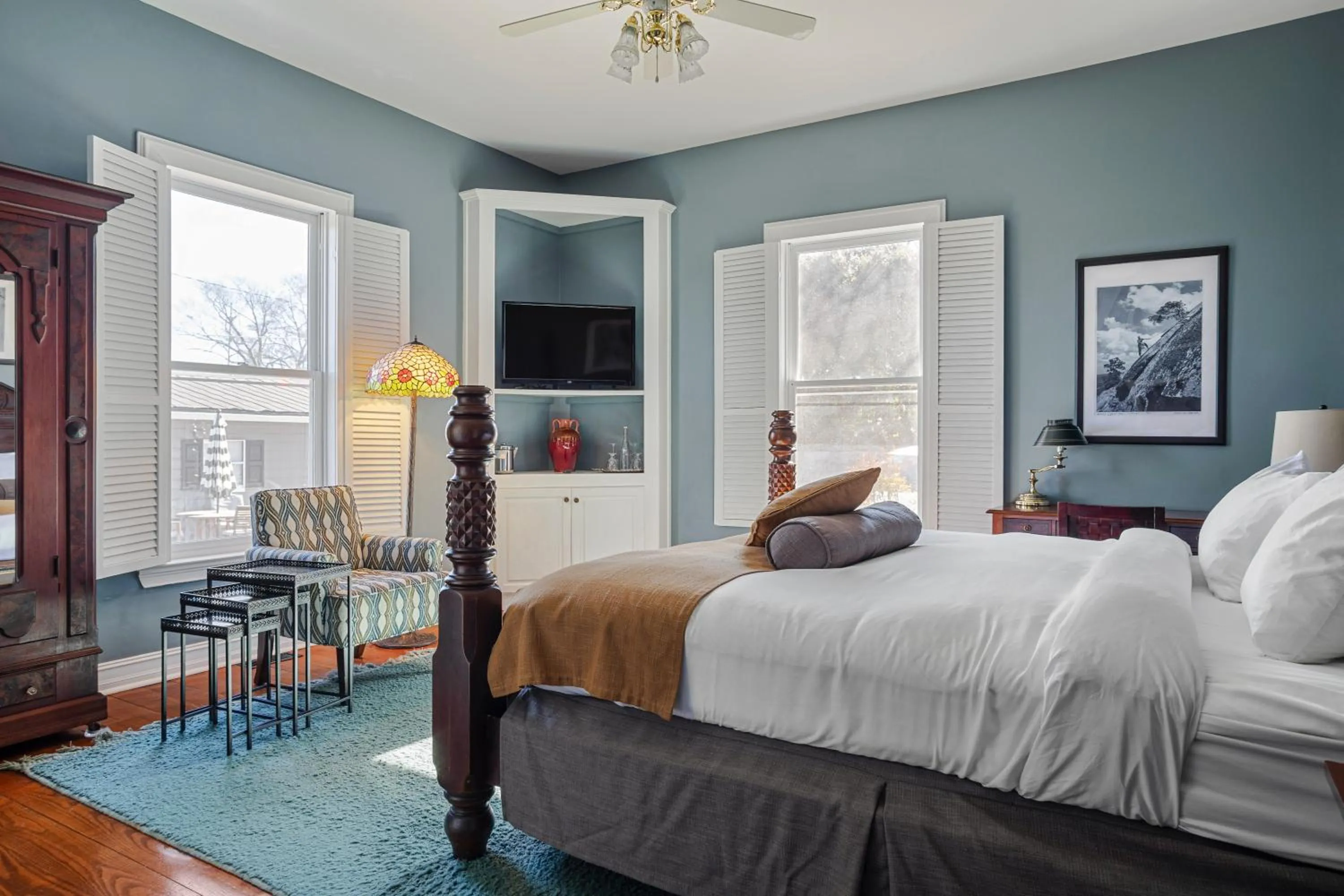 Photo of the whole room, Bed in Stone Mountain Manor