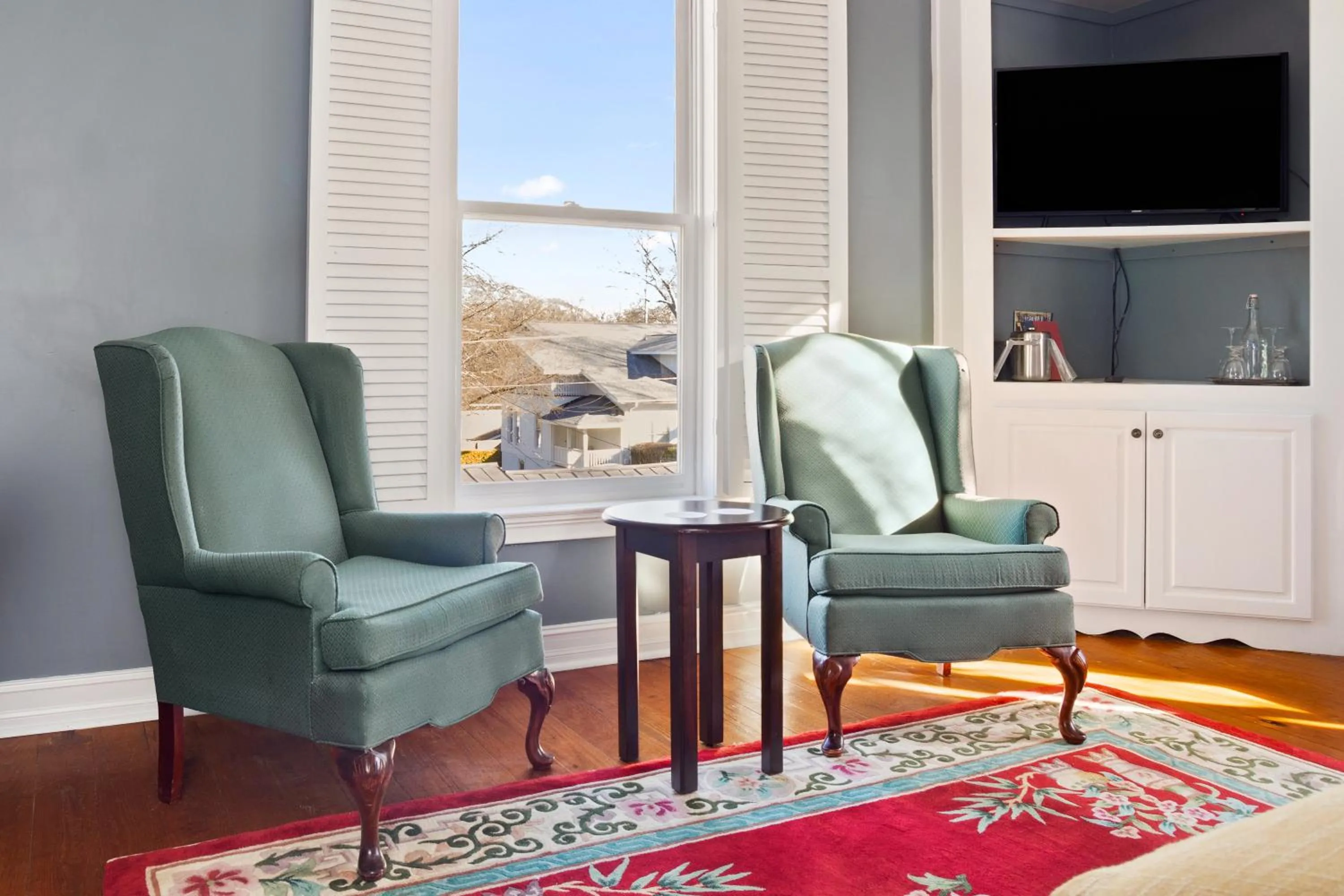 Seating area in Stone Mountain Manor