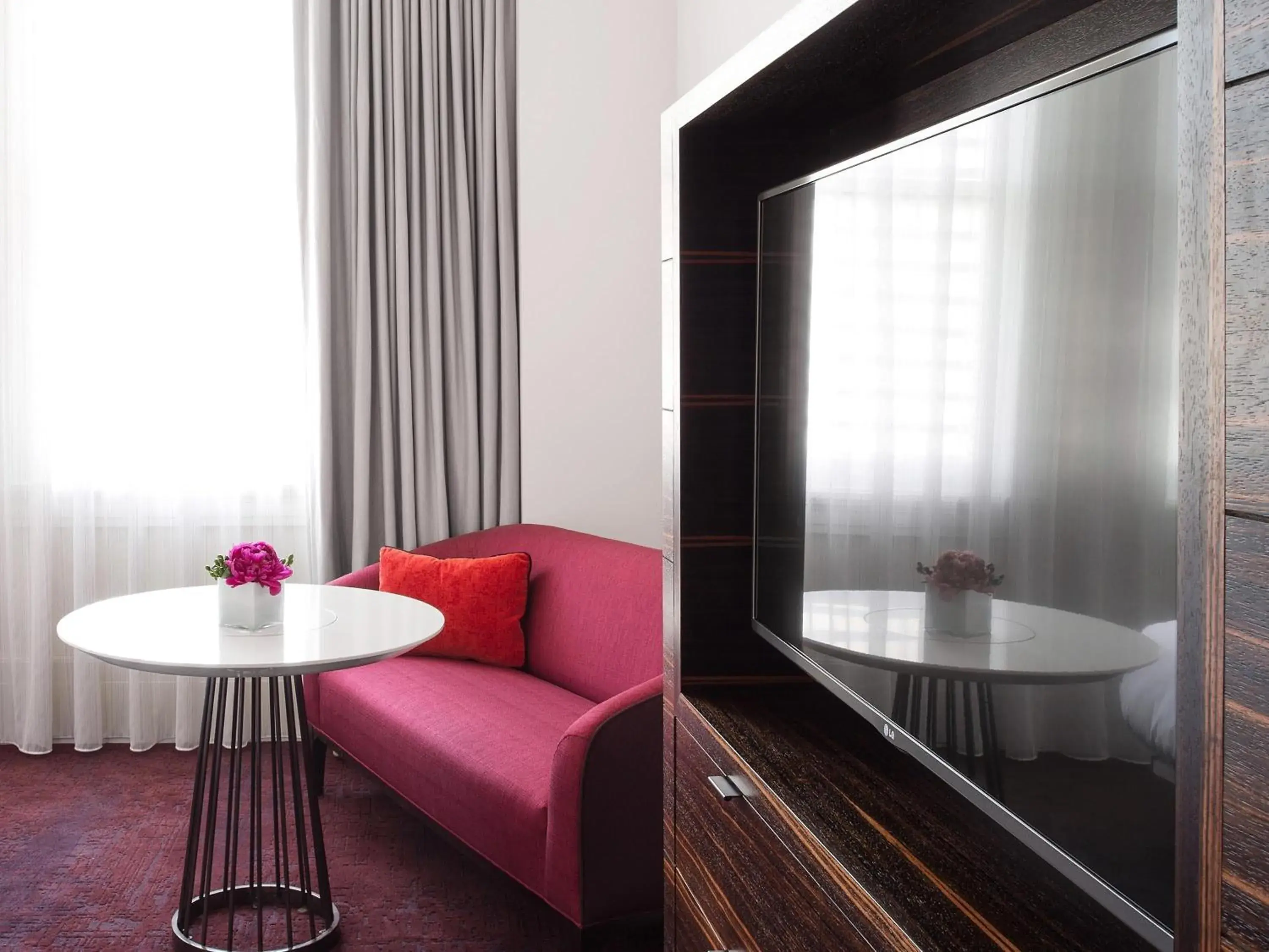 Deluxe King Room in 21c Museum Hotel Lexington Deluxe King Room in 21c Museum Hotel Lexington