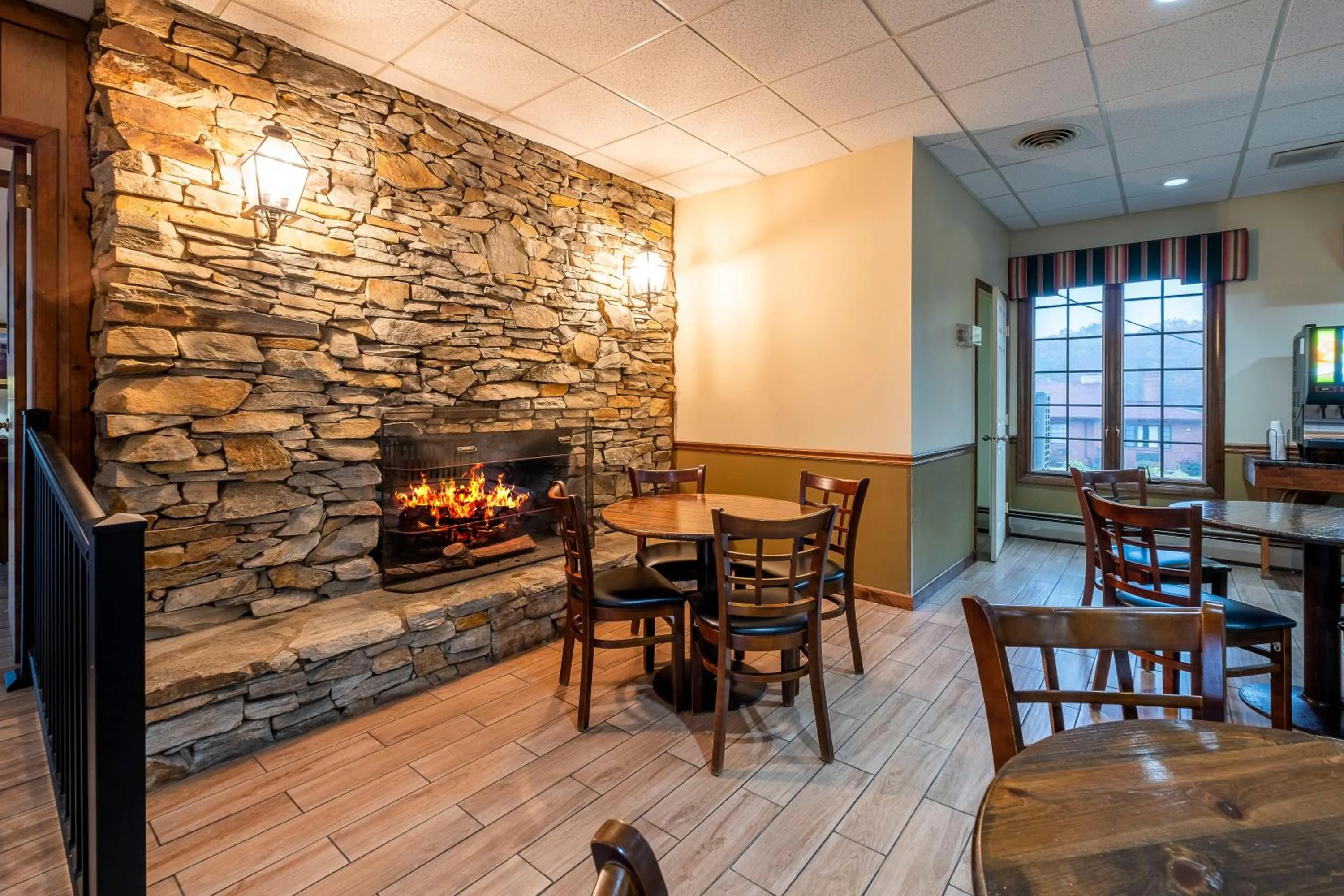 Breakfast in Red Roof Inn & Suites Hazleton