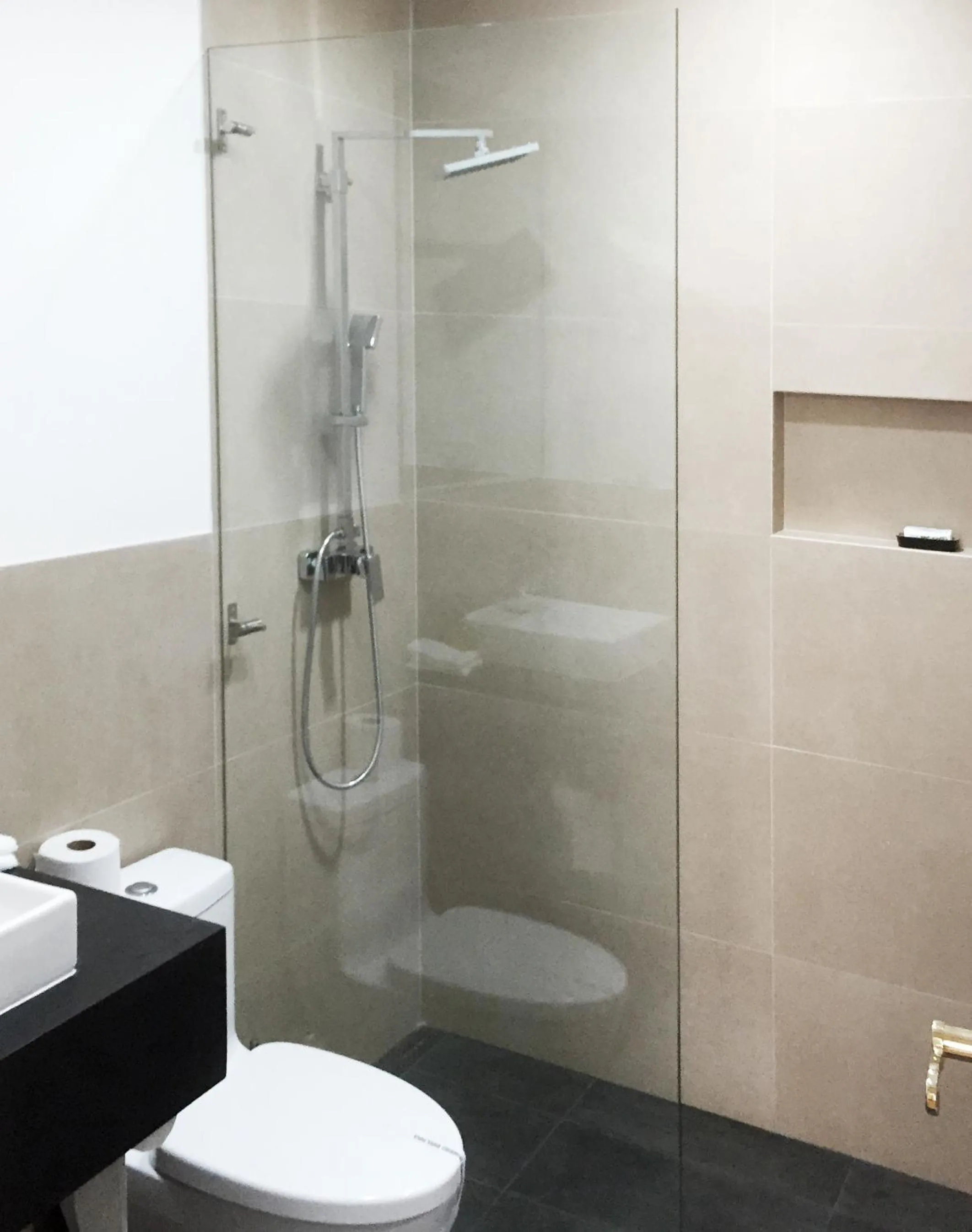 Shower in La Coupole Hotel