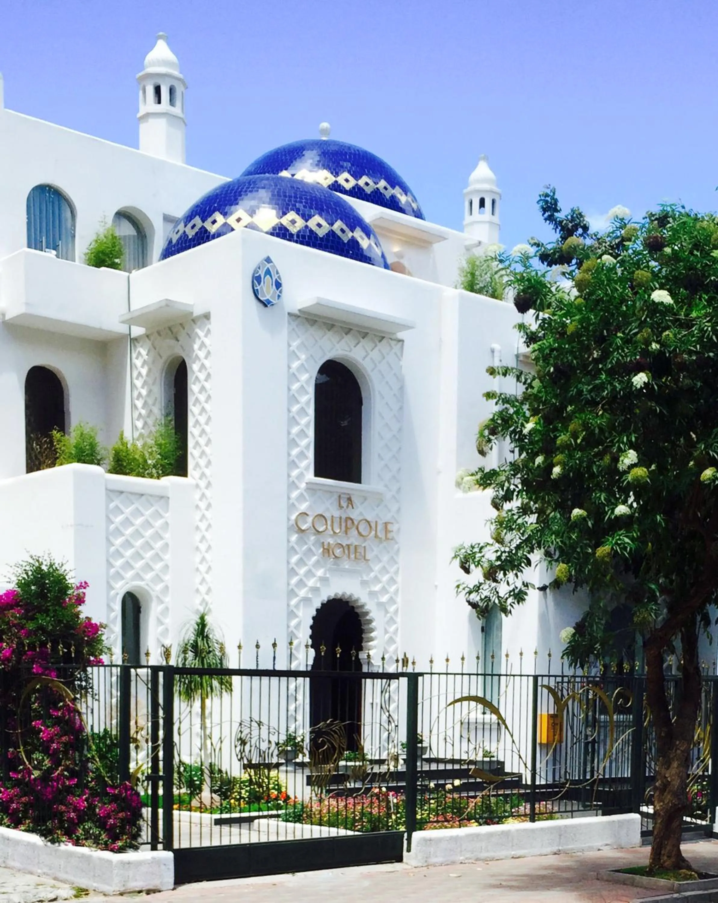 Facade/entrance in La Coupole Hotel