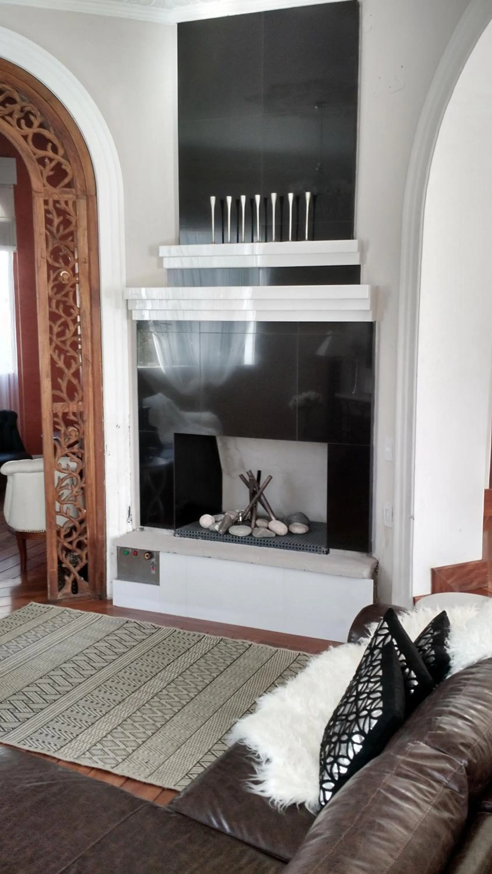 Communal lounge/ TV room in La Coupole Hotel