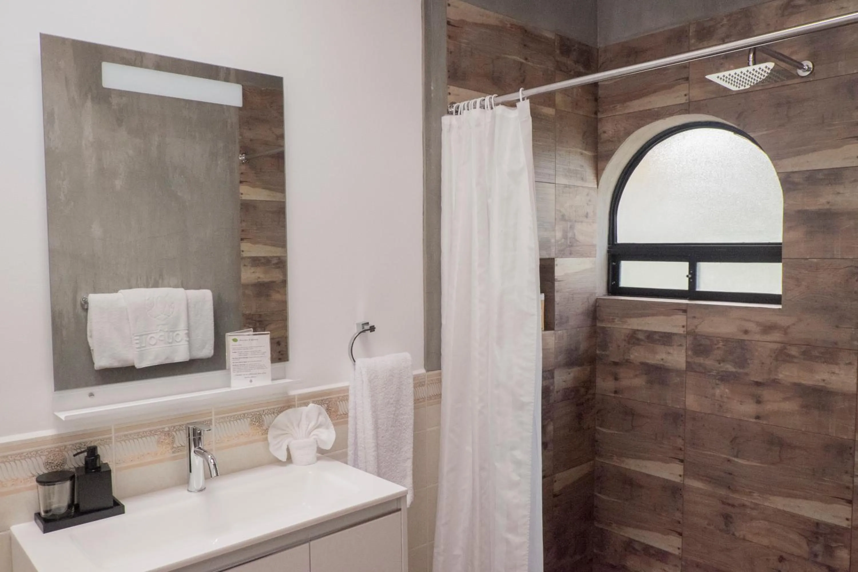 Bathroom in La Coupole Hotel
