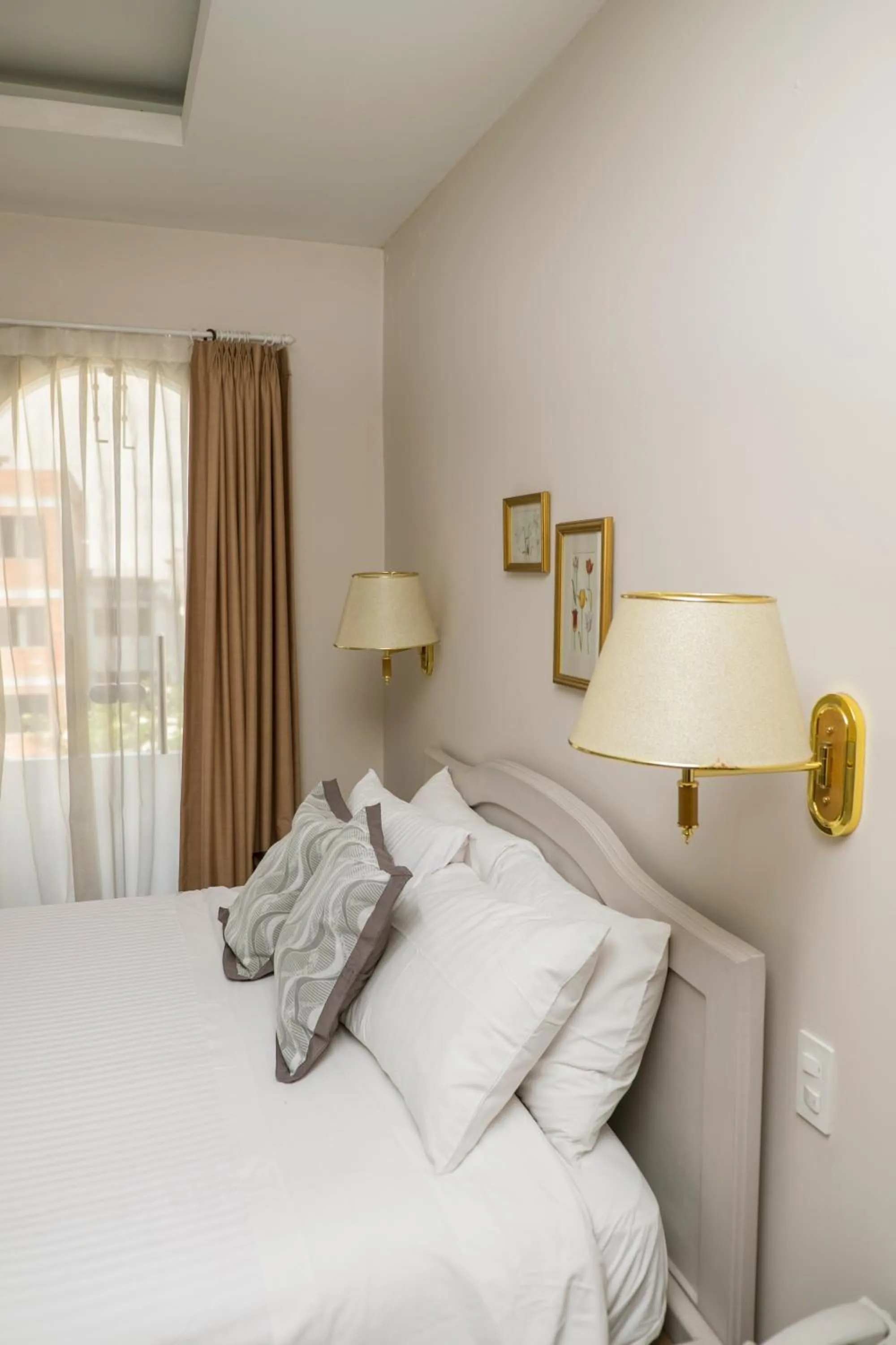 Bedroom, Bed in La Coupole Hotel