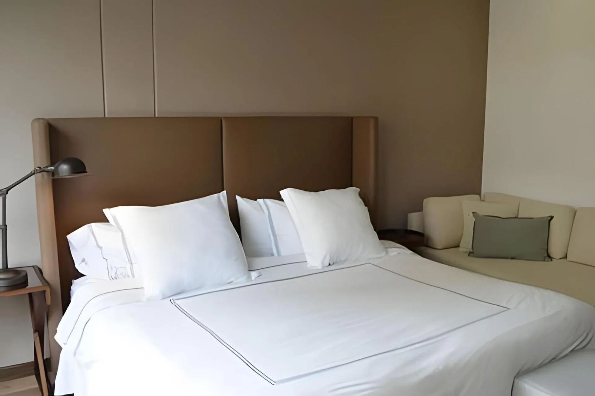 Bed in Attik Luxury Apts