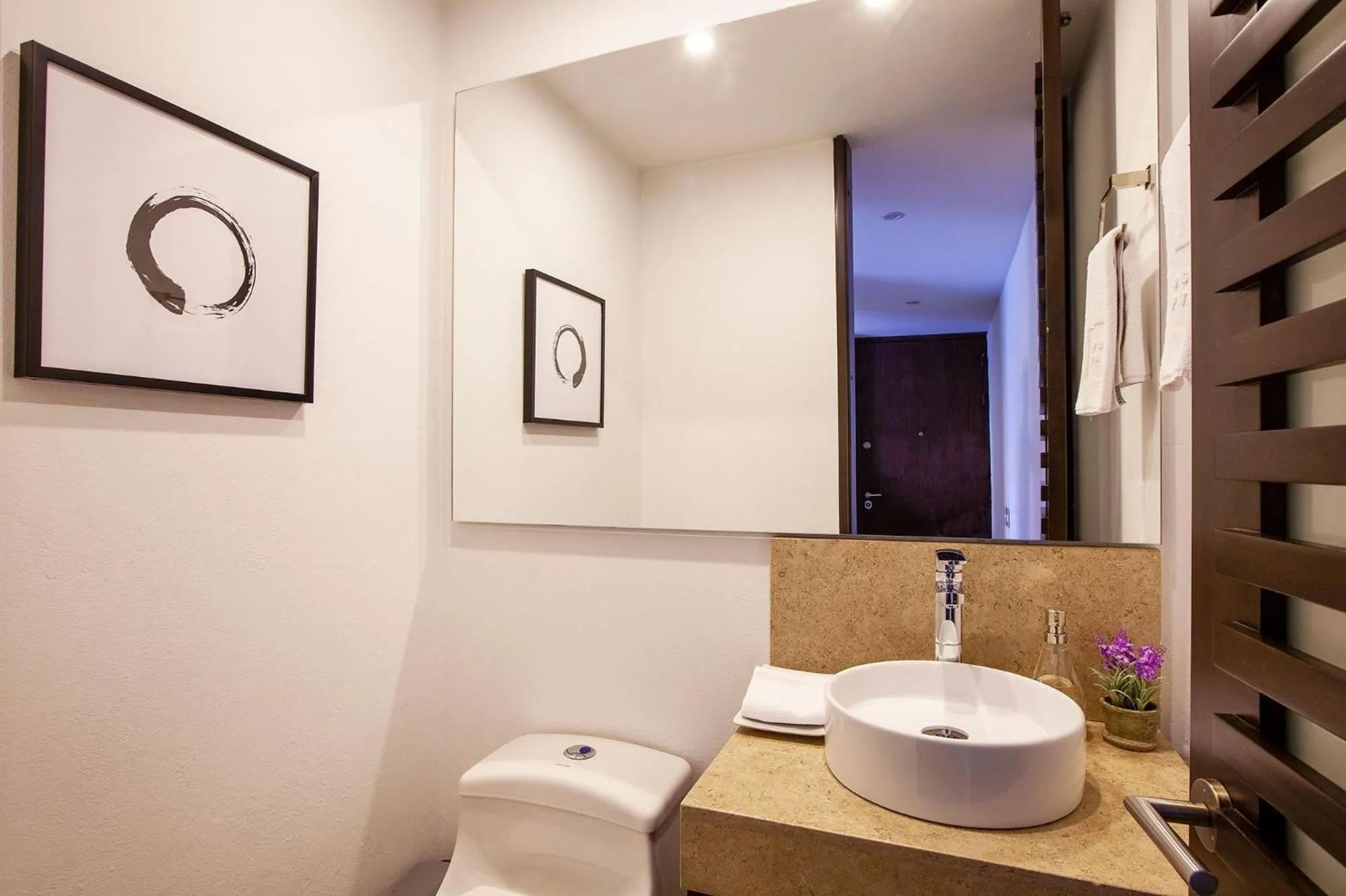 Toilet in Attik Luxury Apts
