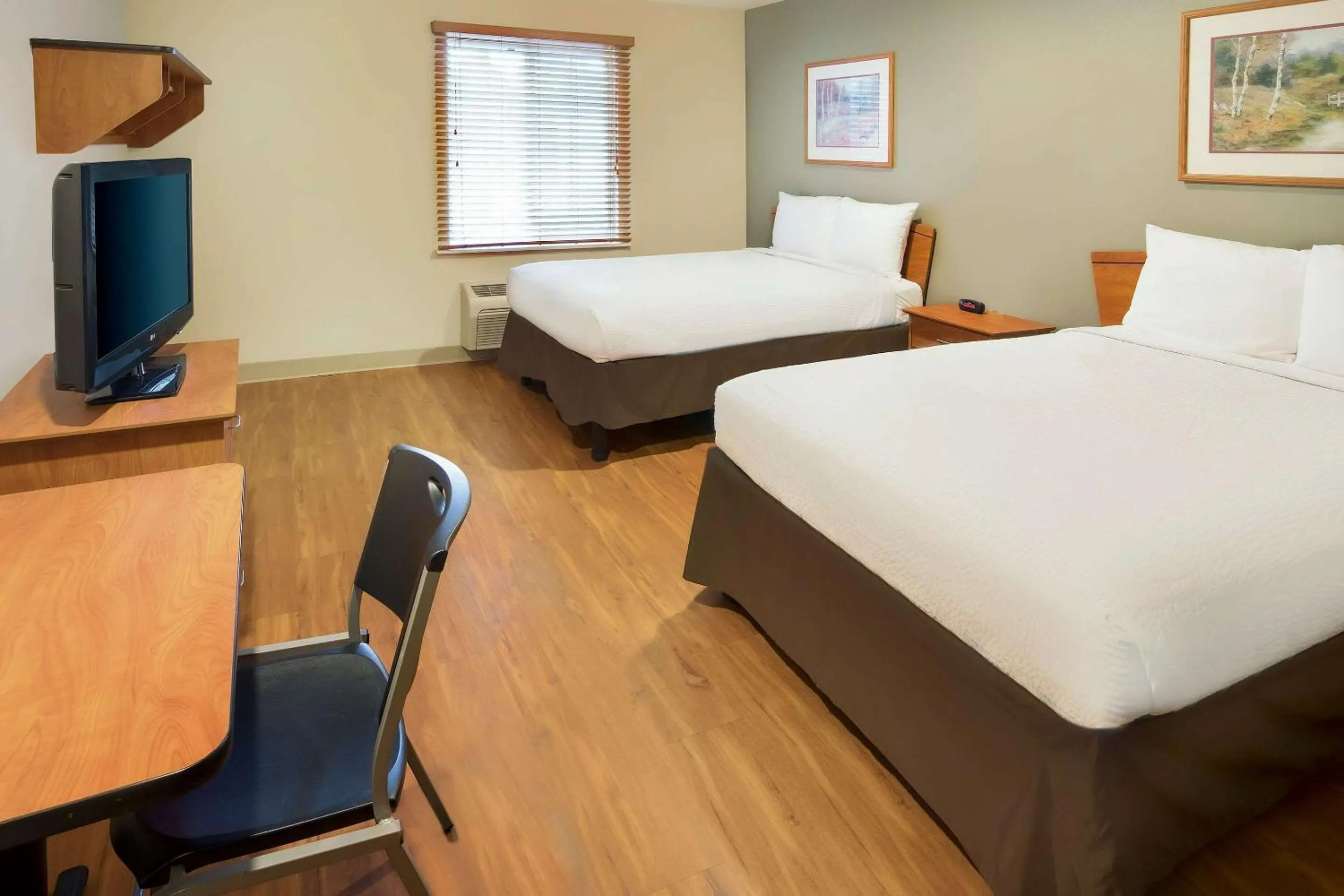 Photo of the whole room, Bed in WoodSpring Suites Columbus NE I-270 Airport