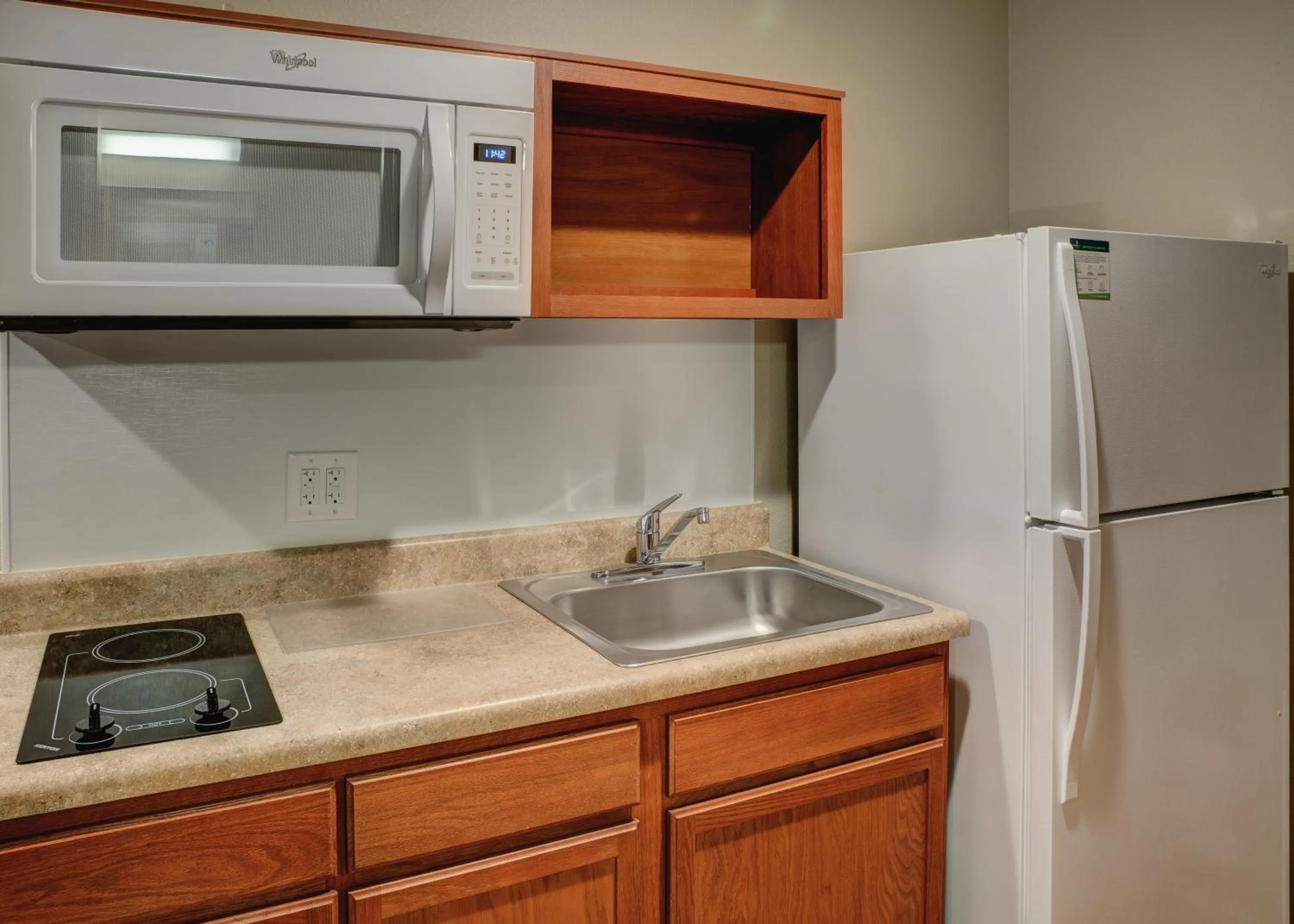 Kitchen or kitchenette in WoodSpring Suites Columbus NE I-270 Airport