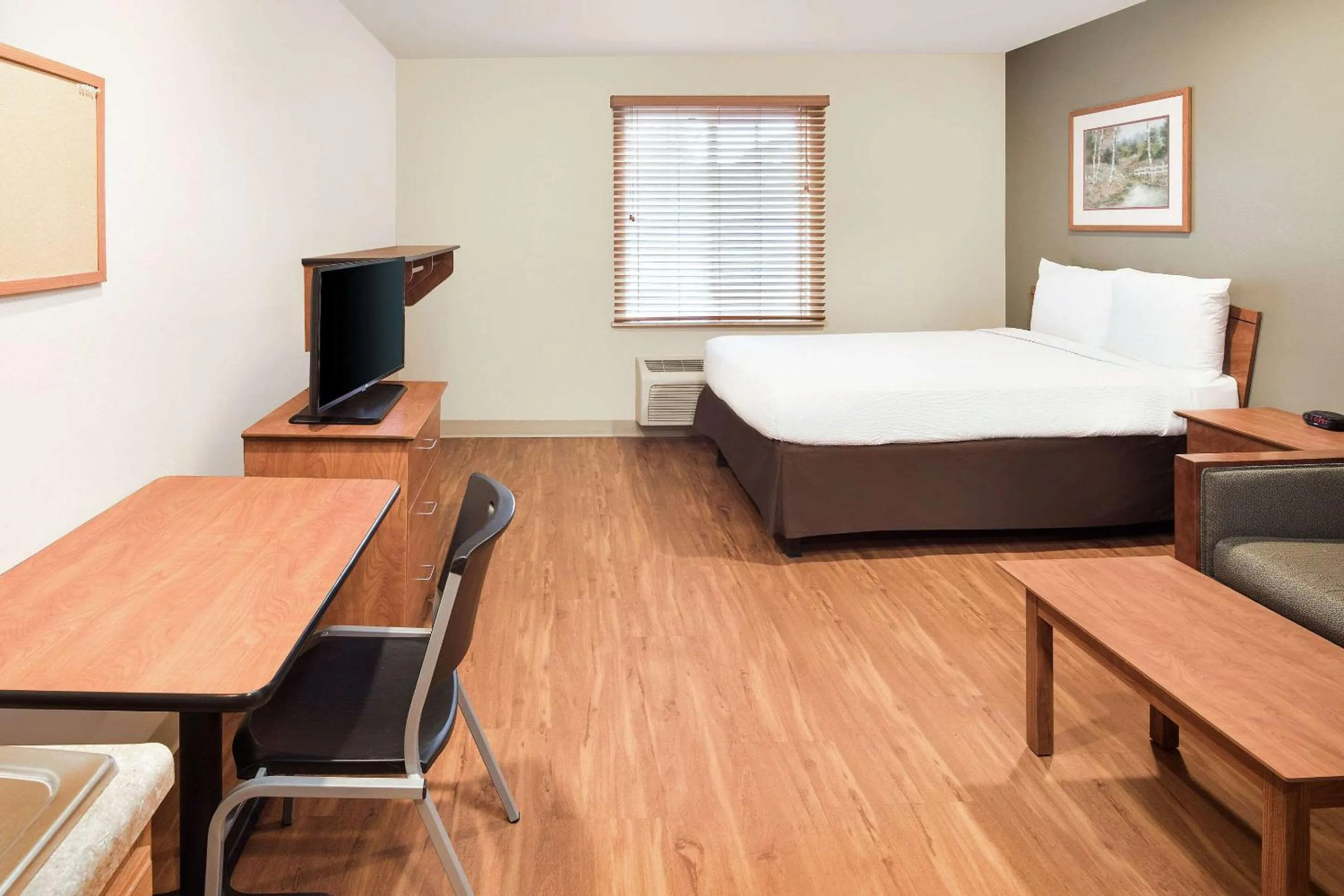 Photo of the whole room, Bed in WoodSpring Suites Columbus NE I-270 Airport
