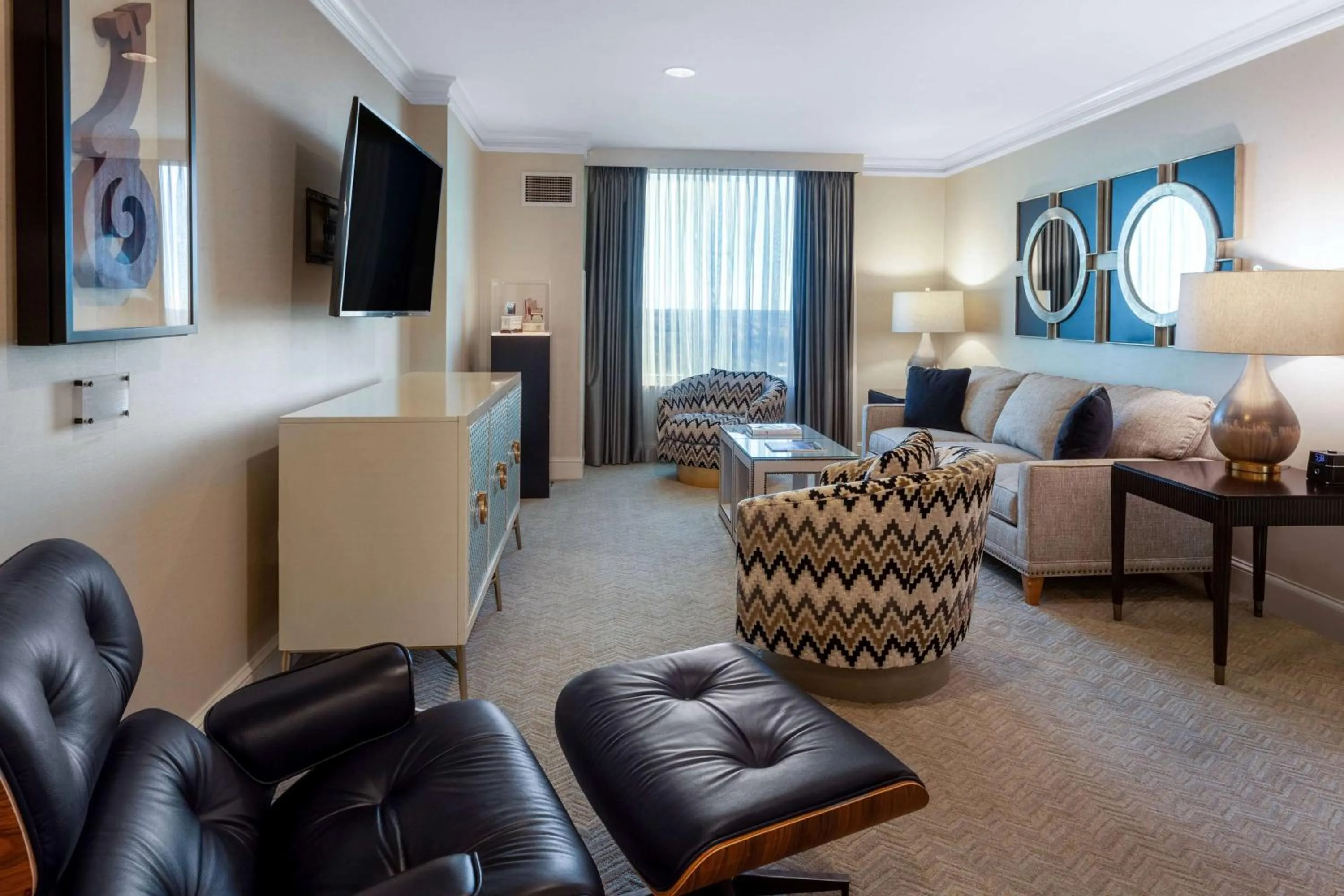 TV and multimedia in Grandover Resort & Spa, a Wyndham Grand Hotel