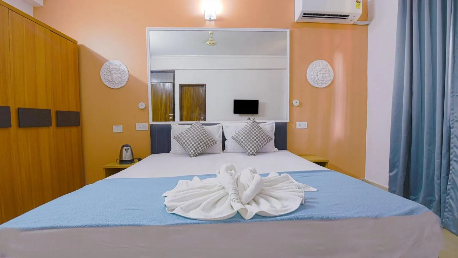 Bed in Hotel Orient Royal