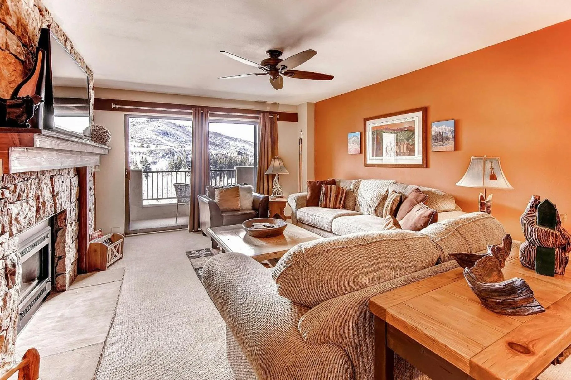 Living room in Seasons at Avon, A Vail Resorts Property