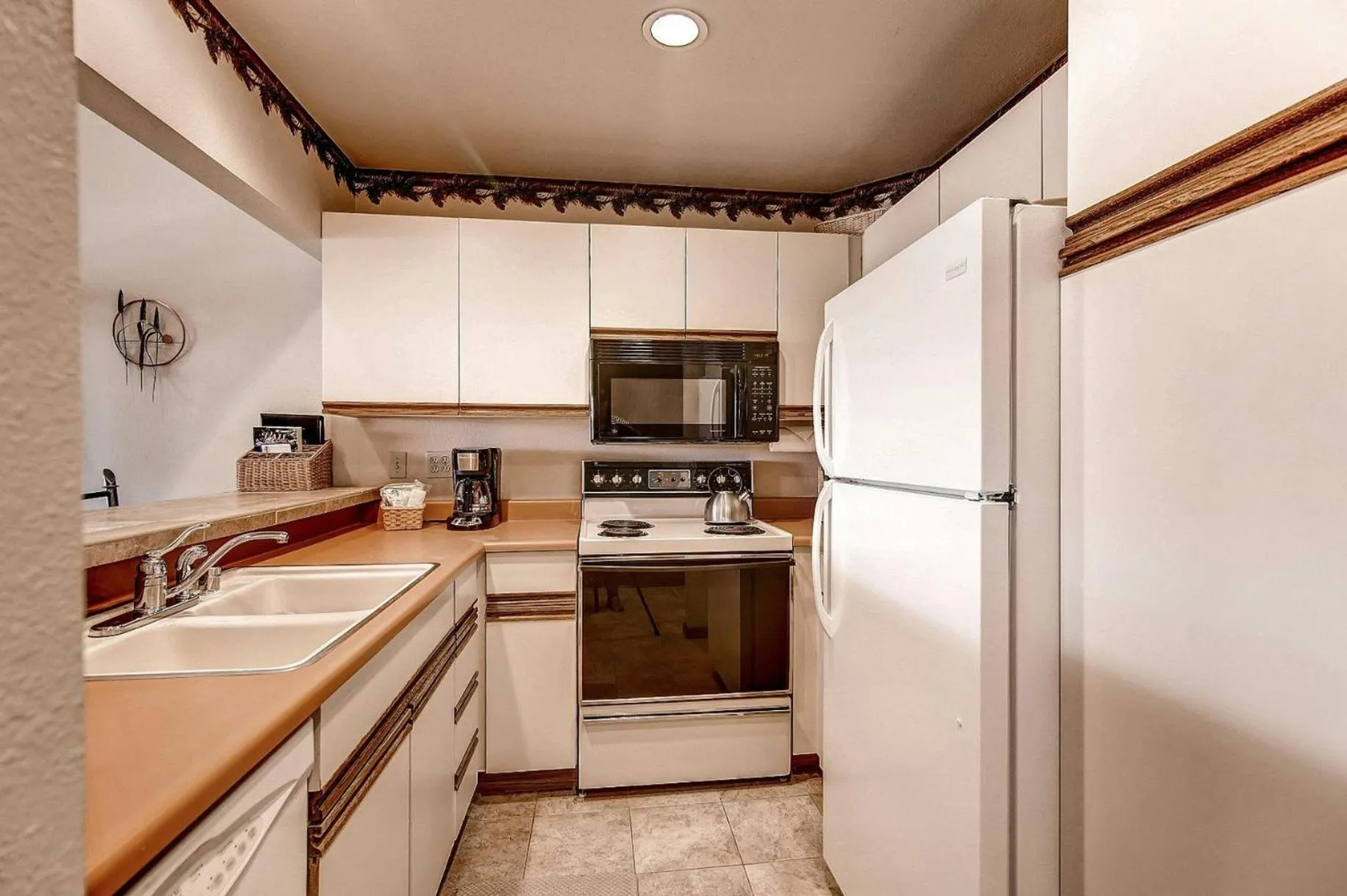 Communal kitchen in Seasons at Avon, A Vail Resorts Property