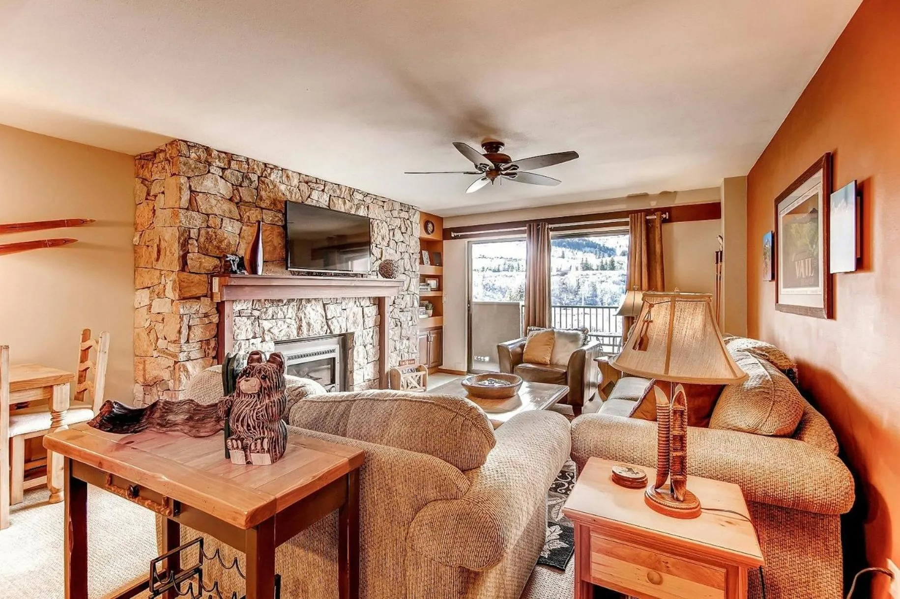 Living room in Seasons at Avon, A Vail Resorts Property