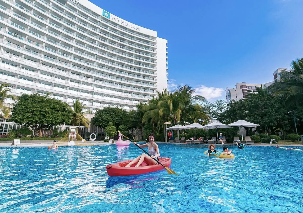 Swimming pool in Wyndham Sanya Bay