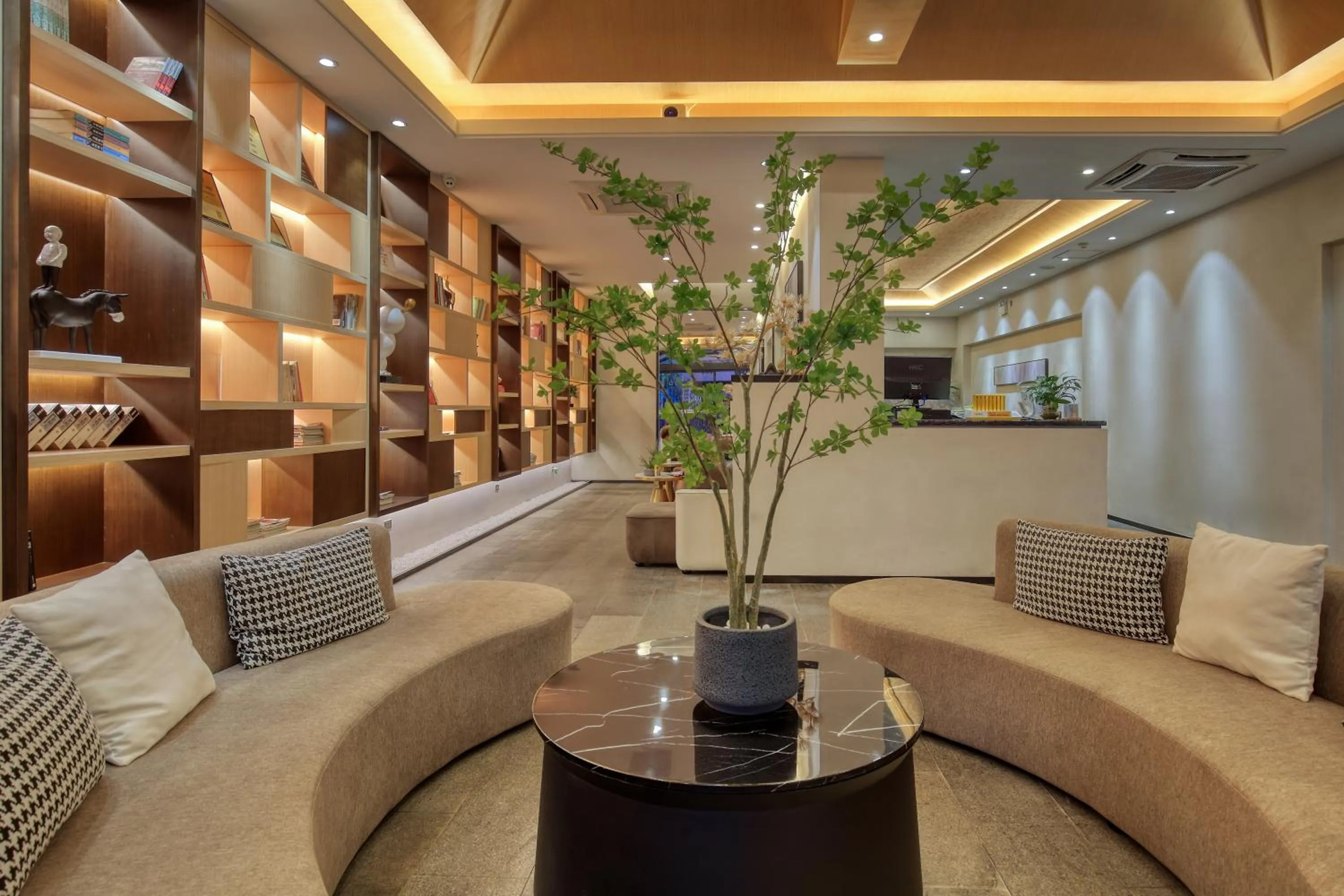 Communal lounge/ TV room in Wing Hotel Guilin- Pedestrian Street