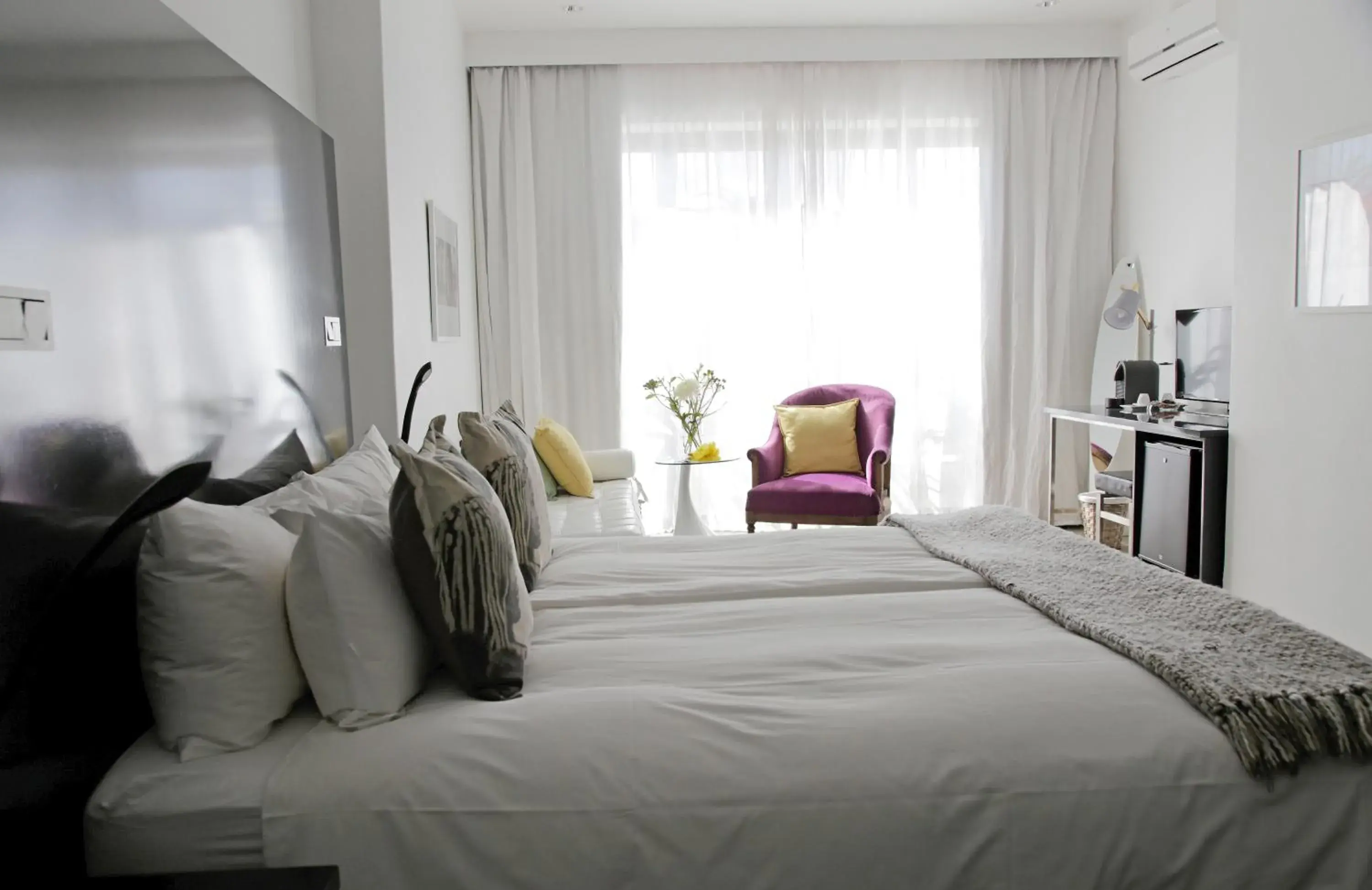 Grand Deluxe Double Pool Room in DysArt Boutique Hotel - Solar Power Grand Deluxe Double Pool Room in DysArt Boutique Hotel - Solar Power