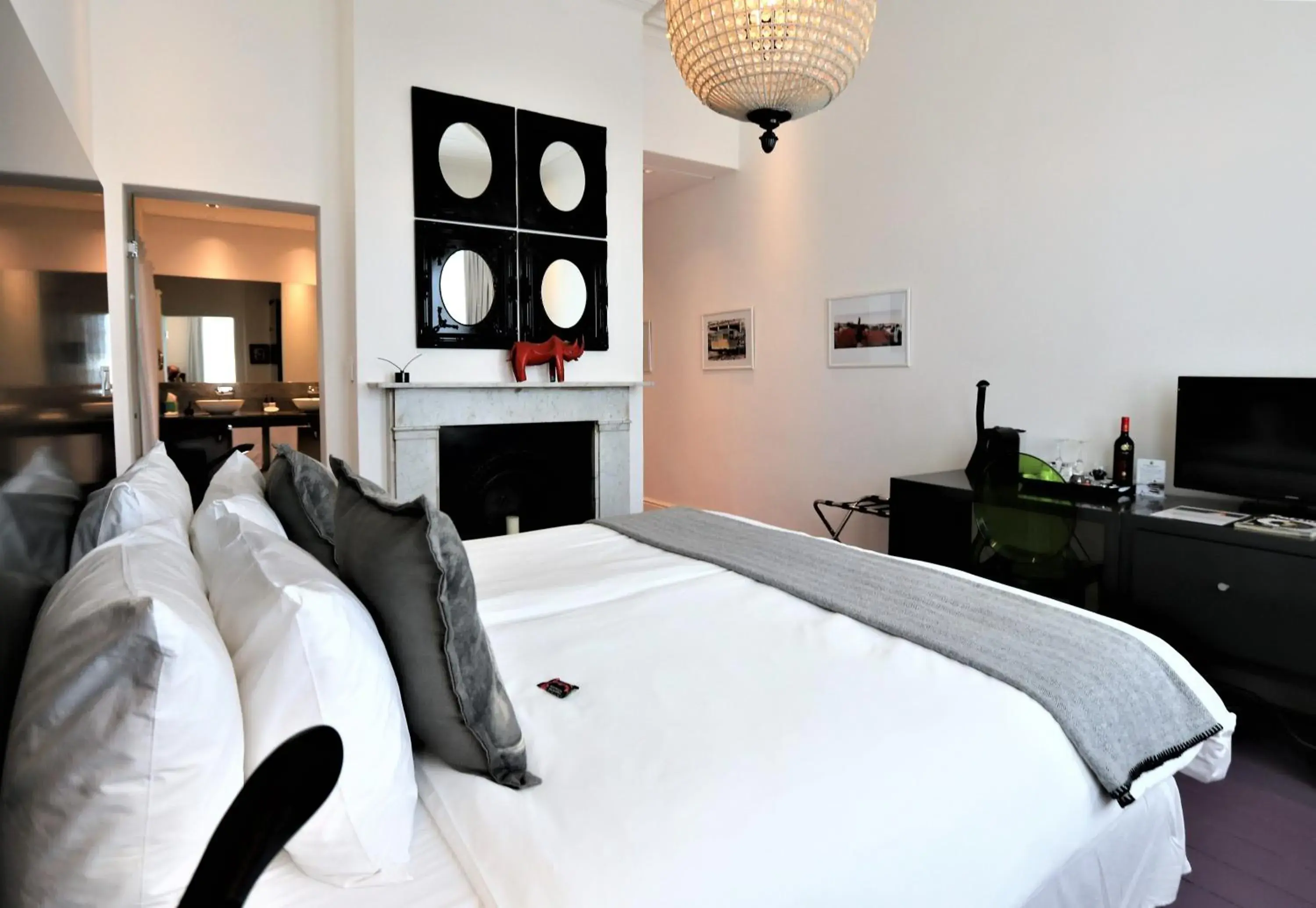 Deluxe Double Room with Garden View in DysArt Boutique Hotel - Solar Power Deluxe Double Room with Garden View in DysArt Boutique Hotel - Solar Power