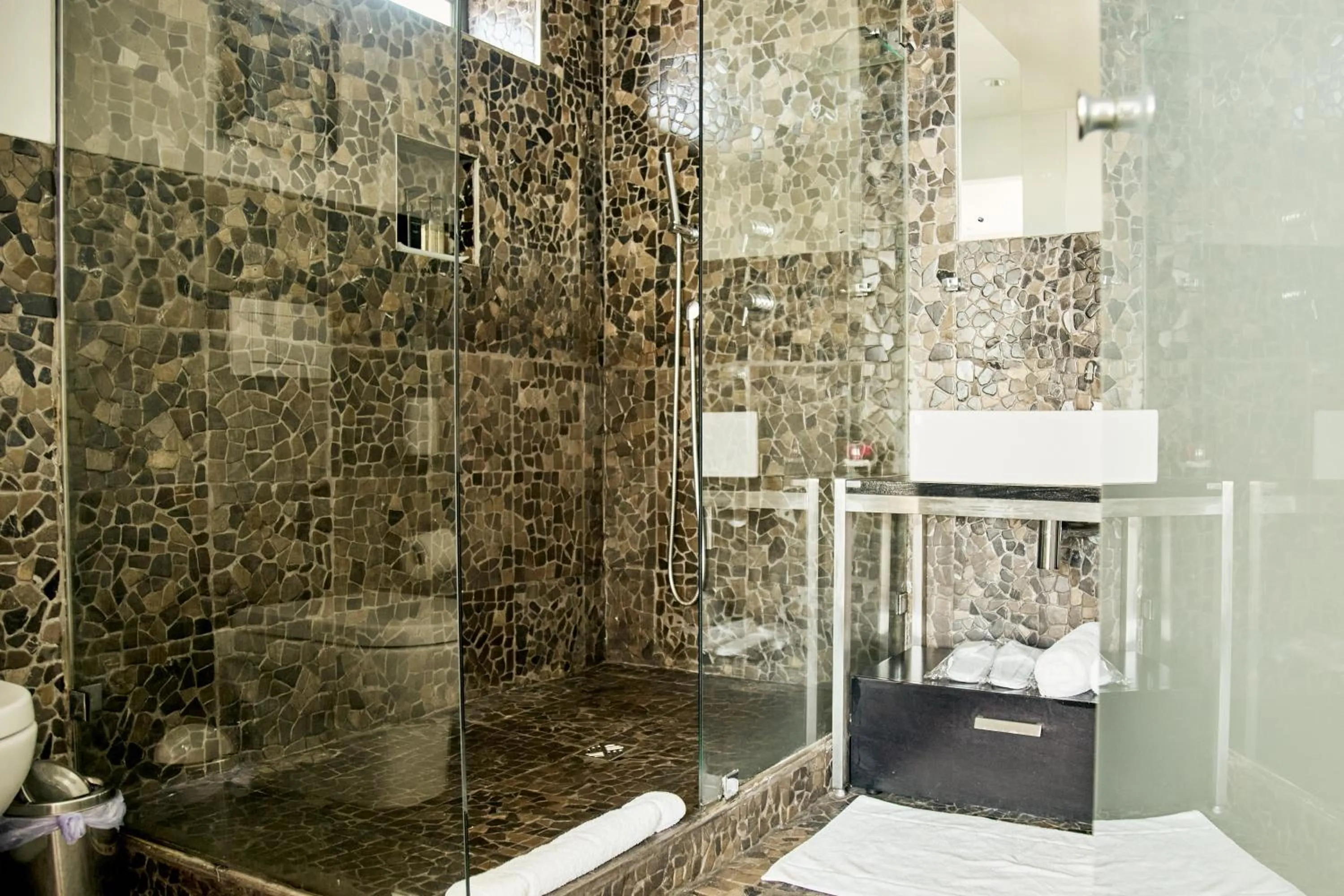 Bathroom in DysArt Boutique Hotel - Solar Power