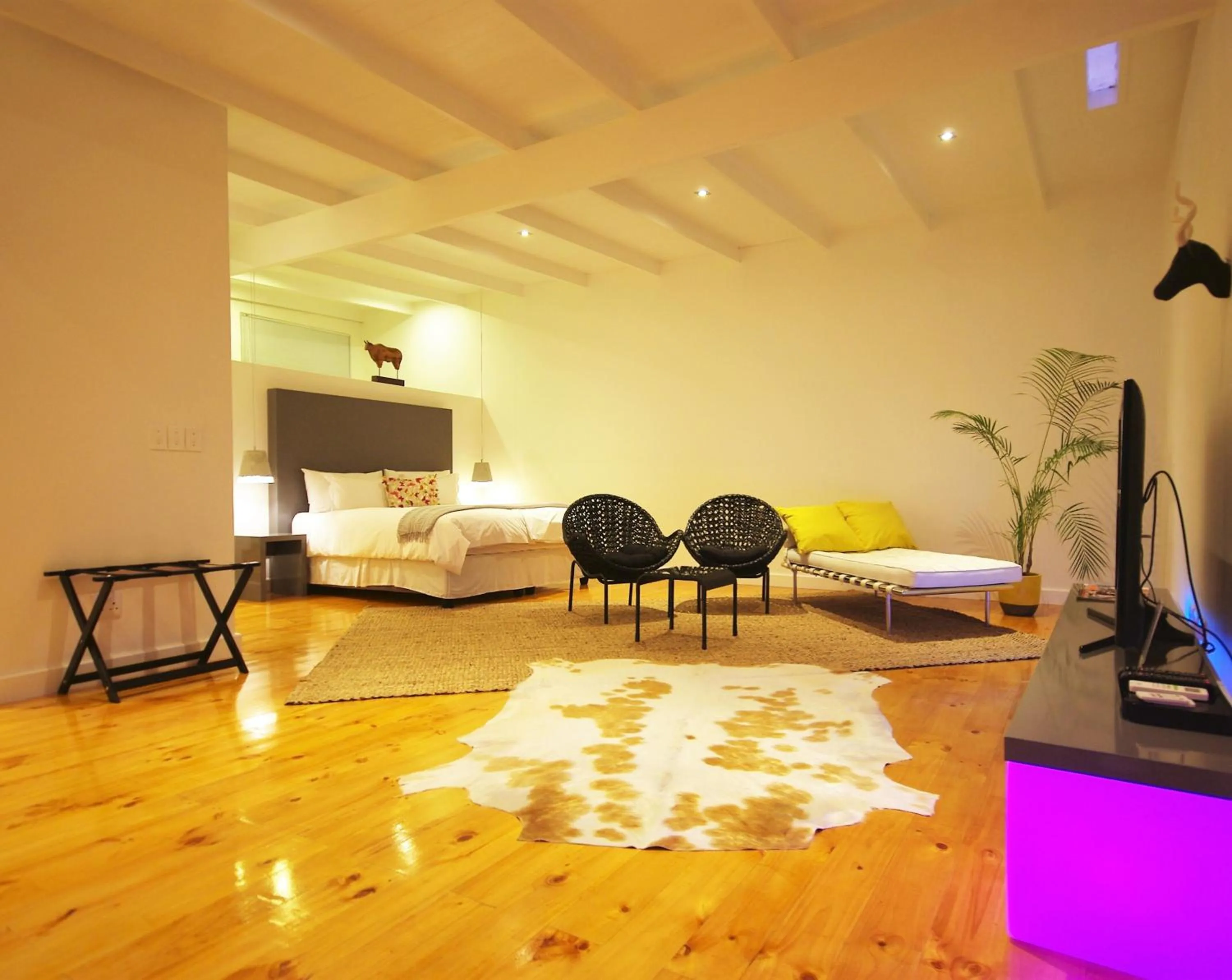 Photo of the whole room, Bed in DysArt Boutique Hotel - Solar Power