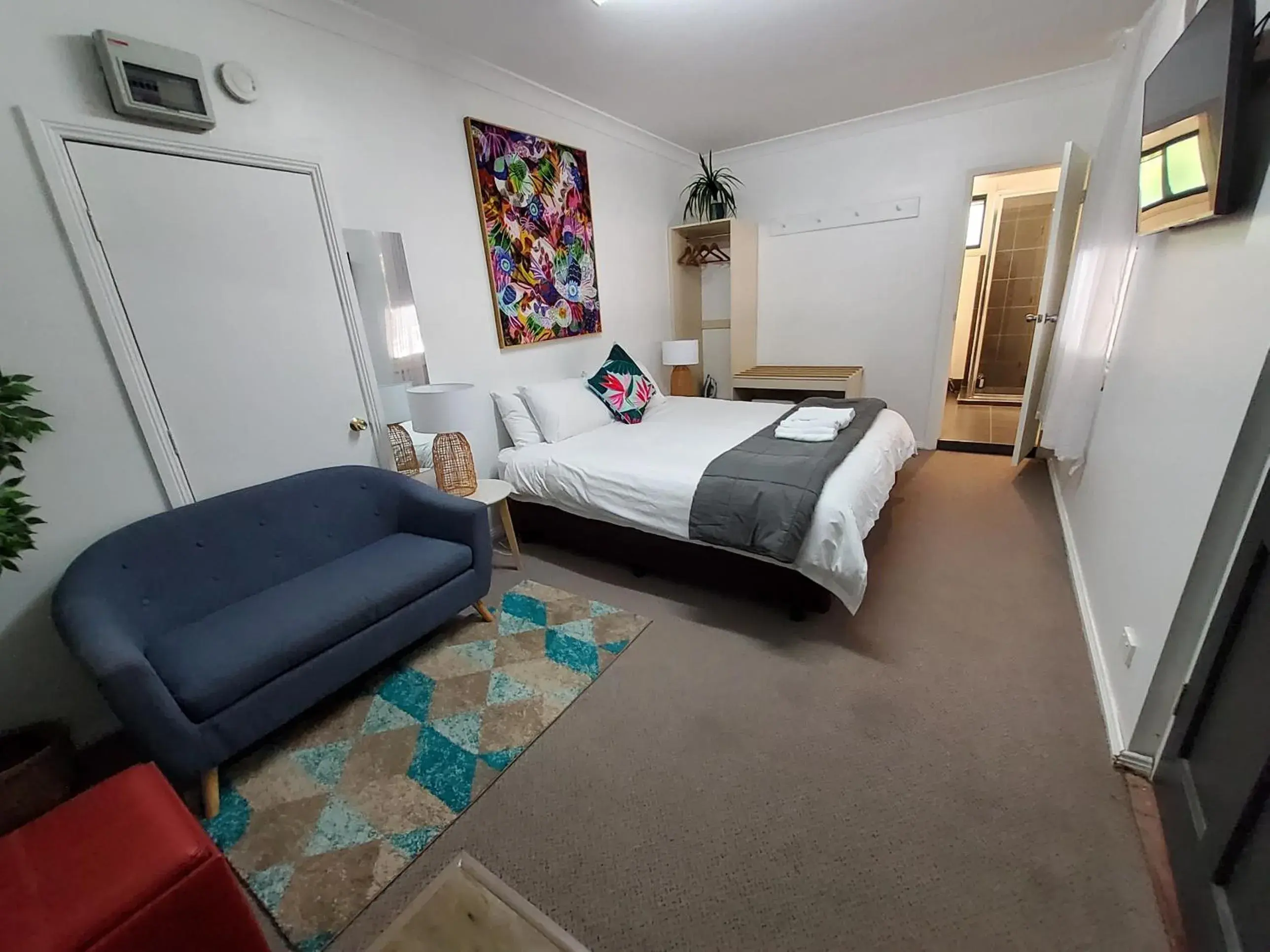 Deluxe King Room in Coach House Inn Deluxe King Room in Coach House Inn