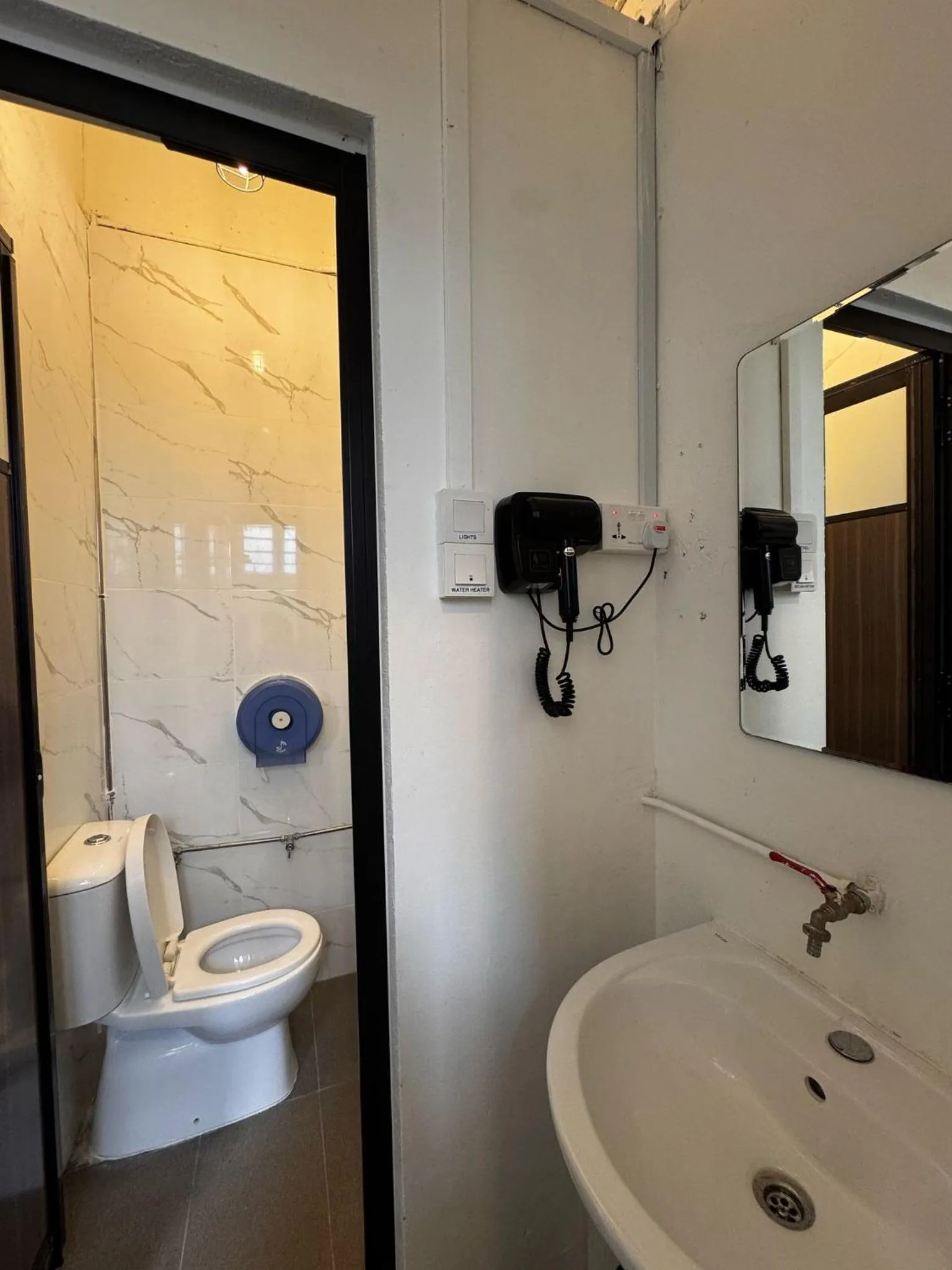 Toilet in BEAT. Capsule Hostel @ Boat Quay