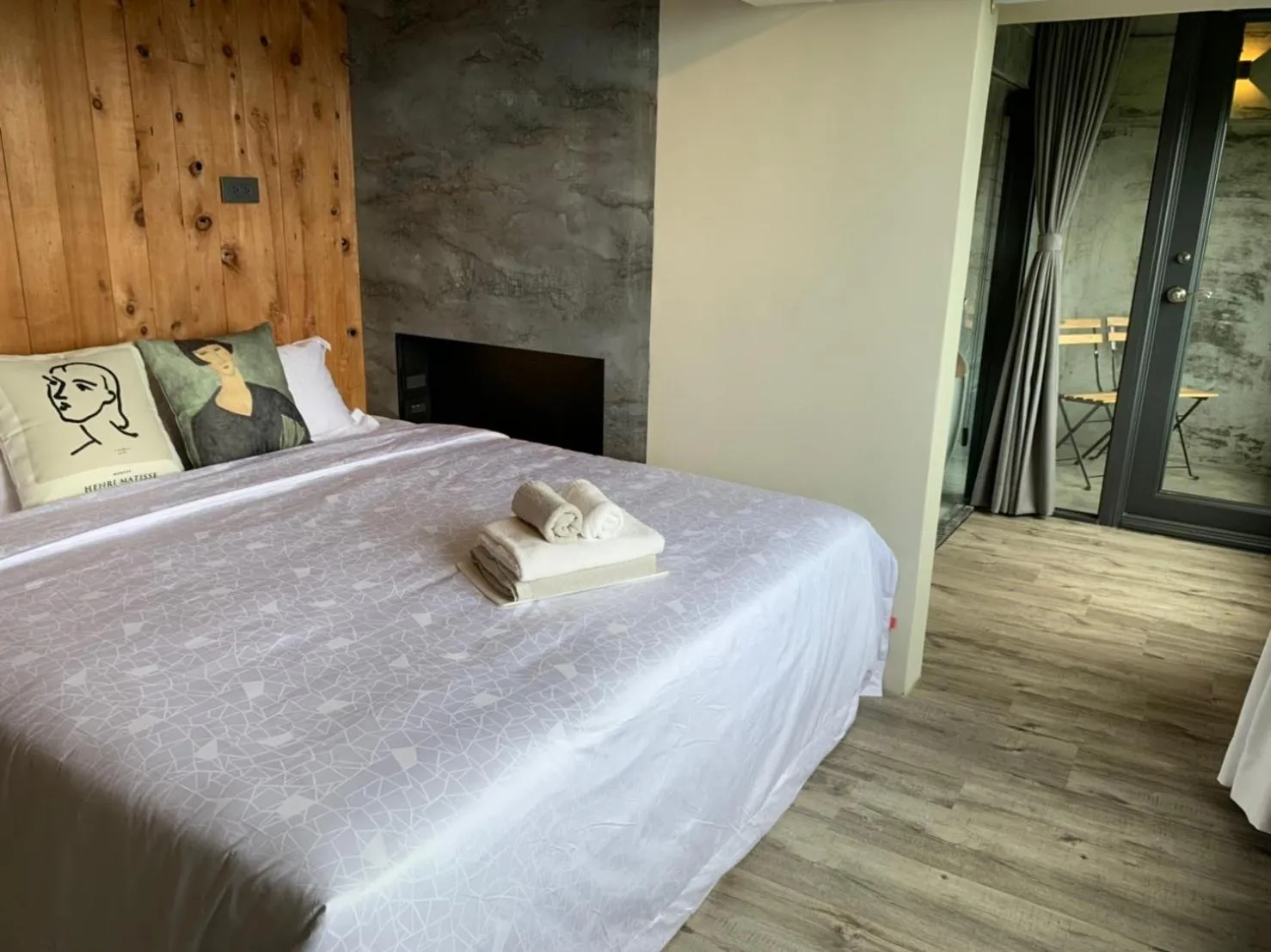 Photo of the whole room, Bed in Something Easy Inn