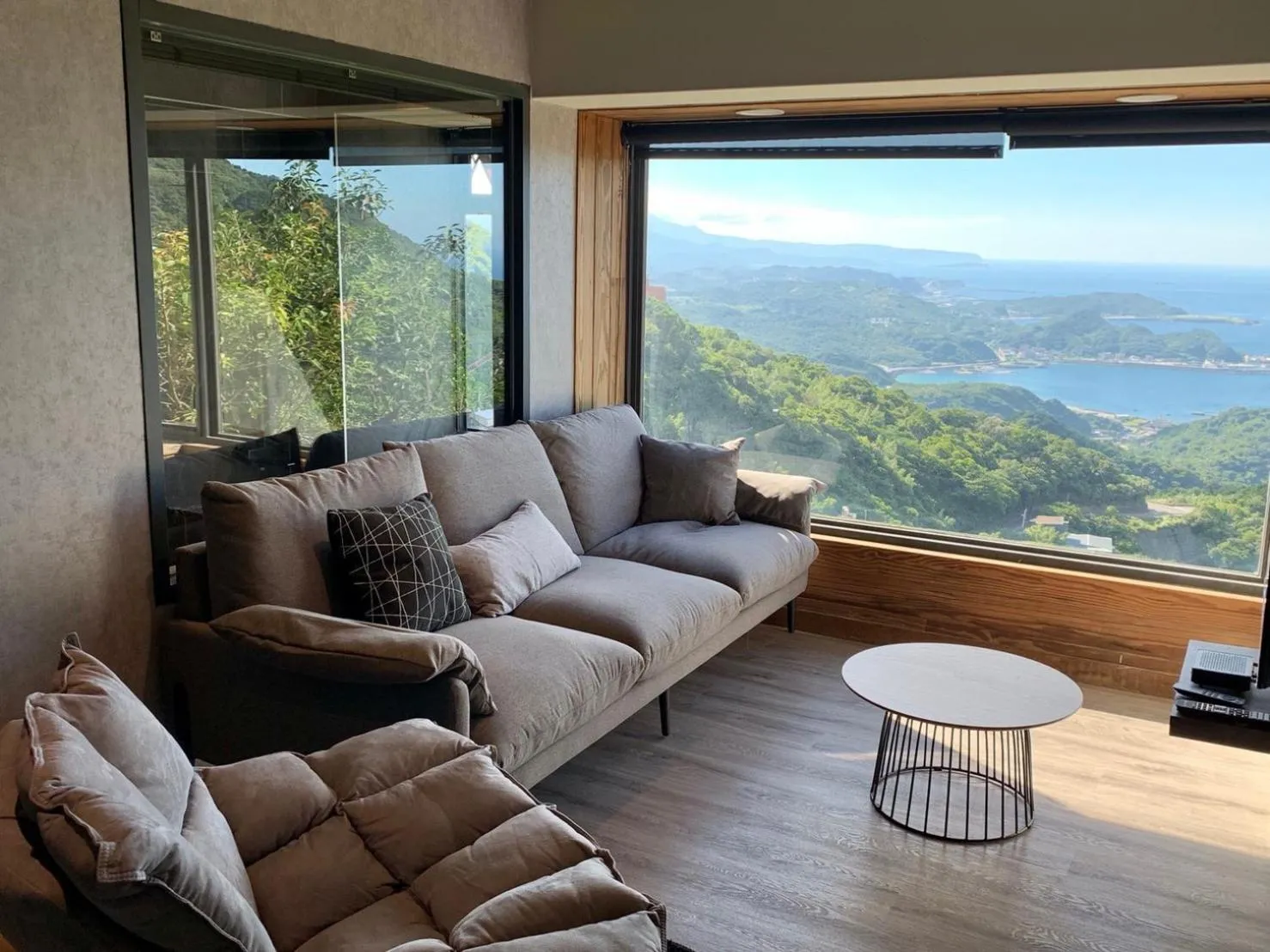 Day in Something Easy Inn